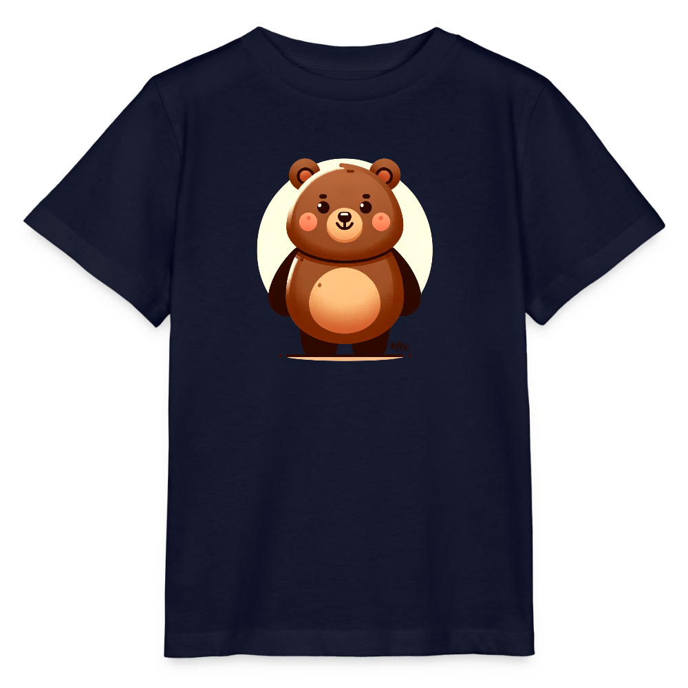 Onlineshop Shirts für Kinder - Das Bild zeigt ein T-Shirt in dunkelblauer Farbe. In der Mitte des T-Shirts ist eine süße, cartoonartige Darstellung eines Bären platziert. Der Bär hat eine runde Form, große Augen und rosafarbene Wangen, was ihm ein freundliches Aussehen verleiht. Hinter ihm ist ein heller, runder Hintergrund, der den Bären gut hervorhebt.