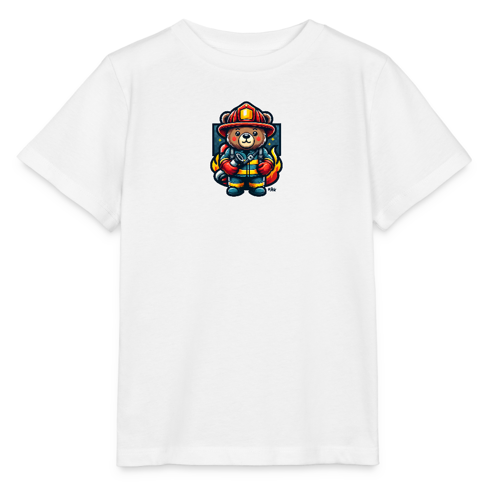 Onlineshop Shirts für Kinder - Das Bild zeigt ein weißes Kinder-T-Shirt mit einem Comic-Motiv. Das Motiv stellt einen Teddybären dar, der als Feuerwehrmann verkleidet ist, inklusive Helm, Uniform und einem Feuerwehrschlauch. Der Bär steht vor einem Hintergrund, der Flammen und Sterne andeutet, was die Szene dynamisch und spielerisch wirken lässt. Das T-Shirt ist schlicht gehalten, um den Fokus auf das farbenfrohe und detaillierte Motiv zu lenken.