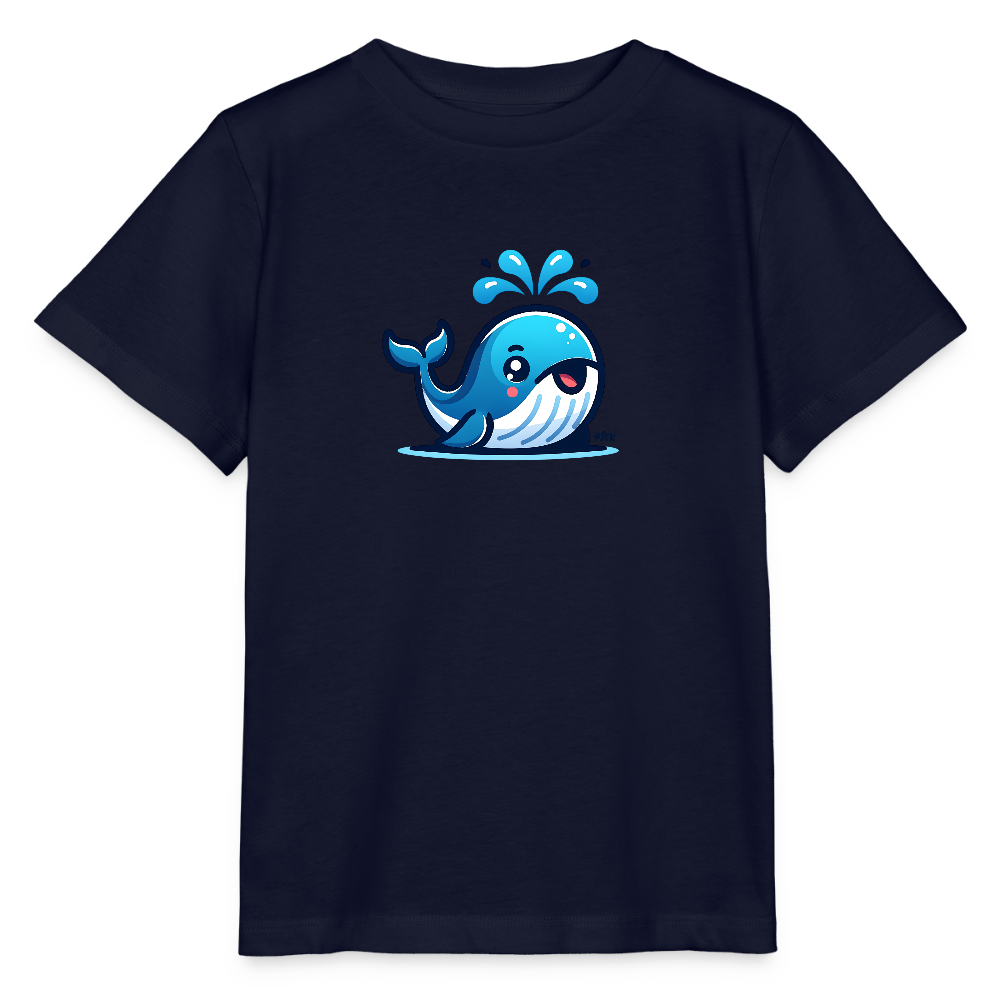 Onlineshop Shirts für Kinder - Das Bild zeigt ein T-Shirt in dunkler Navyfarbe, das ein fröhliches Walfisch-Motiv auf der Vorderseite aufdruckt. Der Walfisch ist in verschiedenen Blautönen gestaltet und hat einen verspielten Gesichtsausdruck. Zudem spritzt Wasser aus seinem Kopf, was dem Design eine lebendige Note verleiht. Das Shirt hat kurze Ärmel und wirkt insgesamt kinderfreundlich und ansprechend.