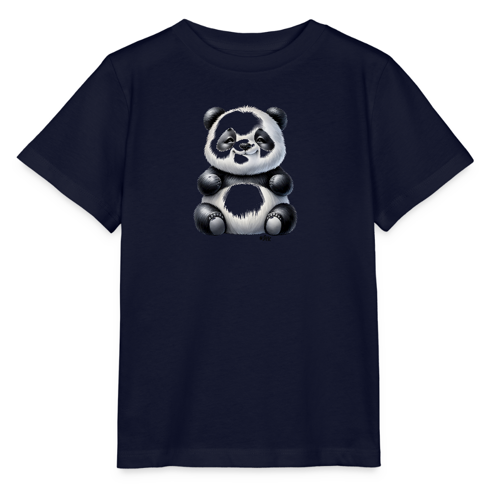 Onlineshop Shirts für Kinder - Das Bild zeigt ein dunkelblaues T-Shirt mit einem niedlichen Panda-Motiv. Der Panda ist in einer sitzenden Position dargestellt, mit einem freundlichen Gesichtsausdruck. Die Details des Pandas sind weich und verspielt, was dem Shirt ein kinderfreundliches Design verleiht. Der Kontrast zwischen dem dunklen Hintergrund und den hellen Farben des Pandas macht das Motiv besonders auffällig.