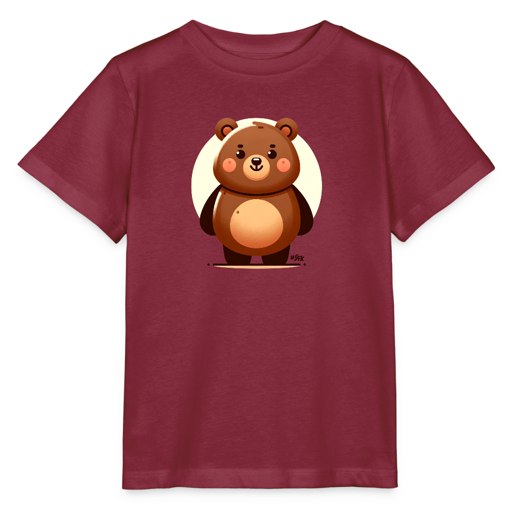 Onlineshop Shirts für Kinder - Das Bild zeigt ein kurzes T-Shirt in einem beerenroten Farbton. Auf der Vorderseite des Shirts befindet sich eine süße, cartoonartige Darstellung eines Bären. Der Bär hat eine runde Form mit einem großen, runden Bauch und trägt einen freundlichen Ausdruck, der von rosigen Wangen begleitet wird. Der Hintergrund des Motivs ist in einer hellen Farbe gehalten, die den Bären hervorhebt.