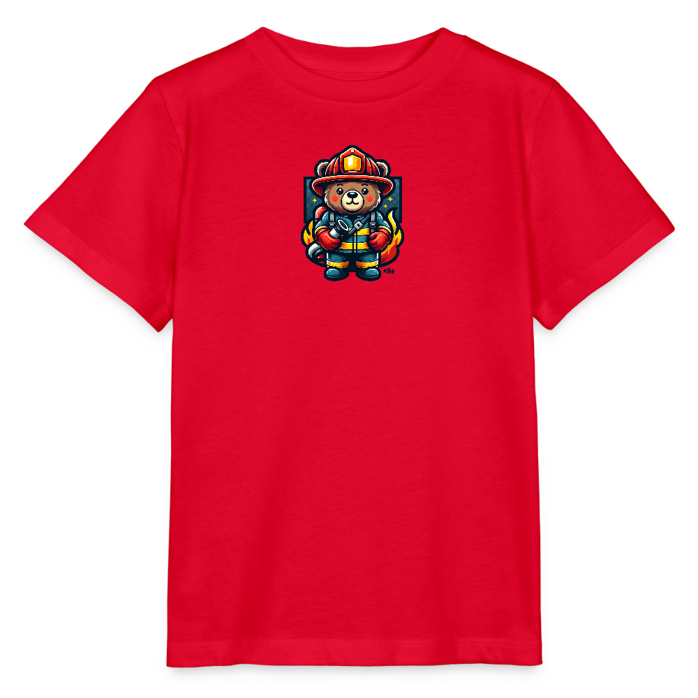 Onlineshop Shirts für Kinder - Das Bild zeigt ein rotes T-Shirt für Kinder, auf dessen Vorderseite ein Comic-Bär im Feuerwehrmann-Outfit abgebildet ist. Der Bär trägt einen roten Feuerwehrhelm mit einem goldenen Visier und eine gelb-blaue Uniform. Er hält einen Feuerwehrschlauch in seinen Pfoten. Im Hintergrund des Bären sind stilisierte Flammen und Sterne zu sehen, was dem Design eine verspielte Note verleiht. Der Hintergrund, der den Bären umgibt, ist dunkelblau, was den Bären und die Flammen hervorhebt.