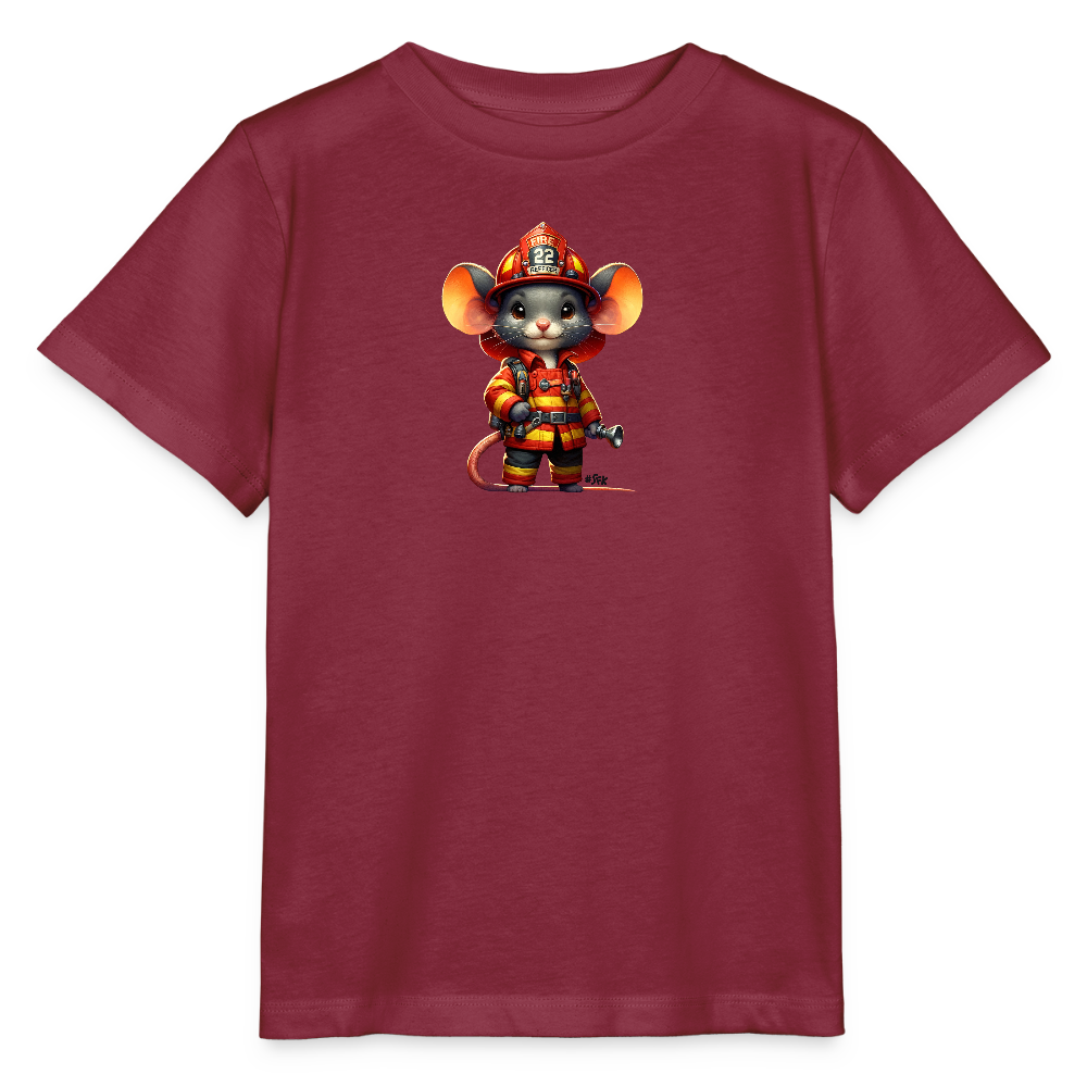 Onlineshop Shirts für Kinder - Das Bild zeigt ein T-Shirt in einem tiefen burgunderrot, auf dem eine niedliche Maus in Feuerwehruniform abgebildet ist. Die Maus trägt einen roten Feuerwehrhelm mit der Nummer 22 und hat große, charakteristische Ohren. In einer Hand hält sie einen kleinen Feuerwehrschlauch. Die Illustration ist farbenfroh und verspricht, besonders bei Kindern sehr beliebt zu sein.