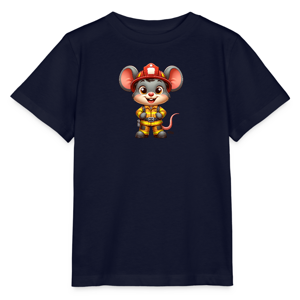 Onlineshop Shirts für Kinder - Das T-Shirt zeigt eine cartoonartige Maus, die in Feuerwehrkleidung gekleidet ist. Sie hat große, runde Ohren und trägt einen roten Feuerwehrhelm mit einem weißen Schild. Ihr gelbes Outfit ist mit verschiedenen Ausrüstungsgegenständen wie einem Gürtel und einem kleinen Feuerlöscher ausgestattet. Der Hintergrund des Shirts ist in einem dunklen Farbton gehalten, wodurch die bunten Details der Maus hervortreten.