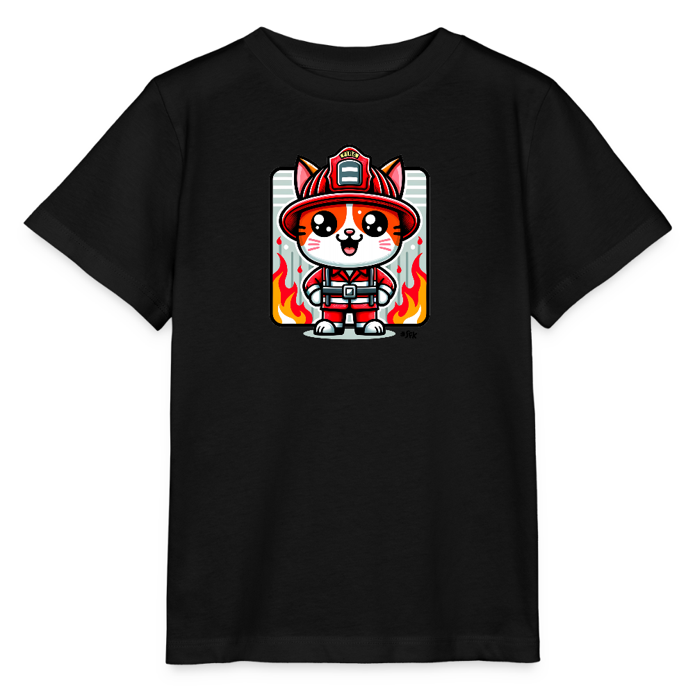 Onlineshop Shirts für Kinder - Das Bild zeigt ein schwarzes T-Shirt mit einem bunten Aufdruck einer Feuerwehrkatze. Die Katze trägt einen Feuerwehrhelm und eine rote Uniform, während sie vor einem Hintergrund aus Flammen steht. Der Comic-Stil verleiht dem Motiv eine verspielte und freundliche Note. Das T-Shirt ist ideal für Kinder, die Tiere und Feuerwehr mögen.