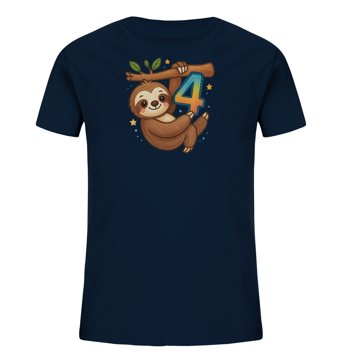 Onlineshop Shirts fuer Kinder - Das Bild zeigt ein dunkelblaues Kinder-T-Shirt mit einem suessen Faultier-Motiv. Das Faultier haengt laechelnd an einem Ast. Neben dem Faultier haengt die bunte Zahl 4. Das Design ist mit kleinen Sternen und Punkten verziert.
