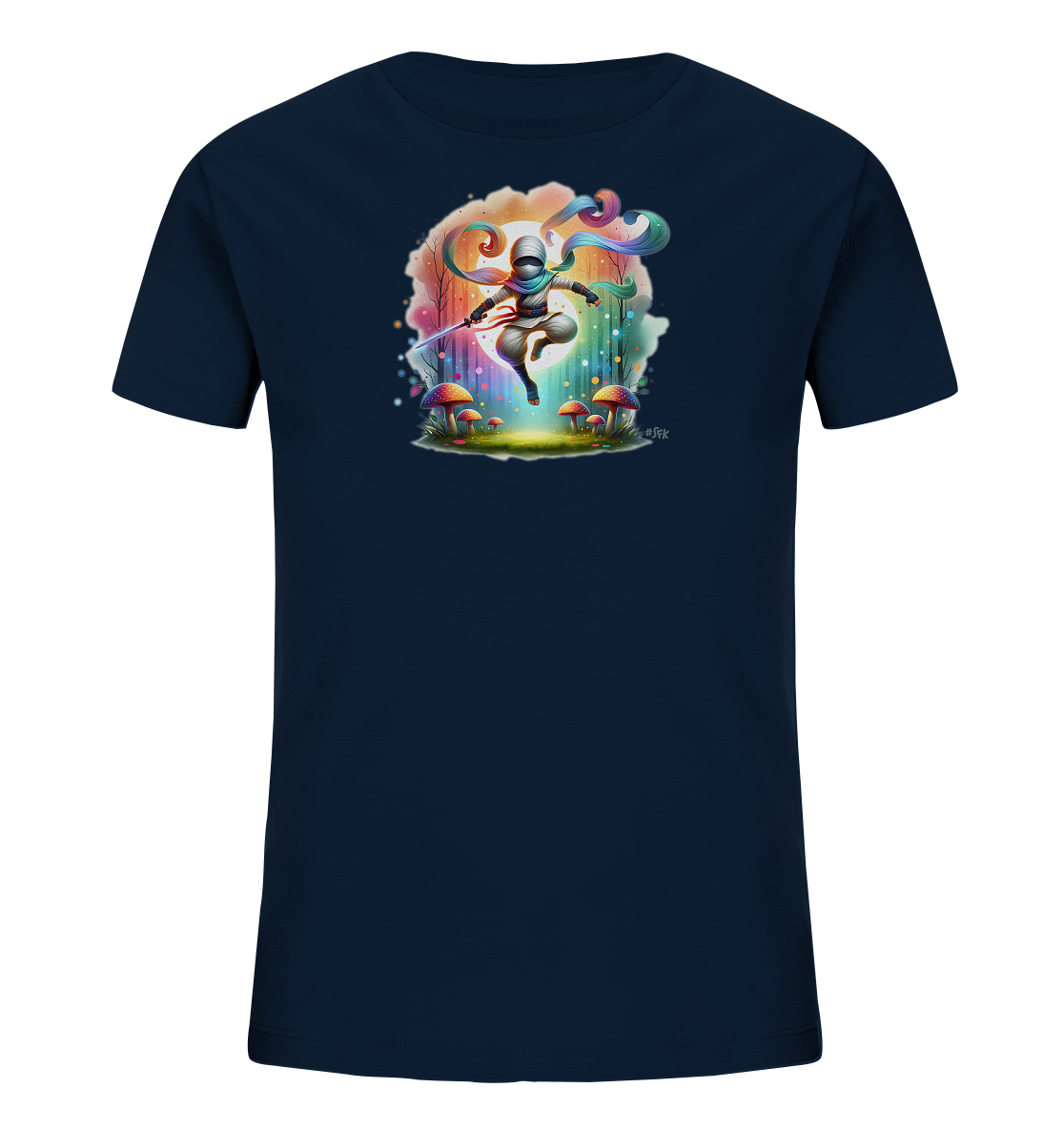 Onlineshop Shirts fuer Kinder - Das Bild zeigt ein dunkelblaues Kinder-T-Shirt mit einer farbenfrohen Grafik auf der Vorderseite. Zu sehen ist eine fantasievolle Figur in Bandagen, die in dynamischer Pose springt und ein leuchtendes Schwert traegt, umhuellt von einem bunten Schal. Der Hintergrund zeigt eine Szene mit leuchtenden Pilzen, stilisierten Baeumen und einem hellen Licht, umgeben von einem farbigen Leuchten. Das Motiv wirkt geheimnisvoll und energiegeladen.
