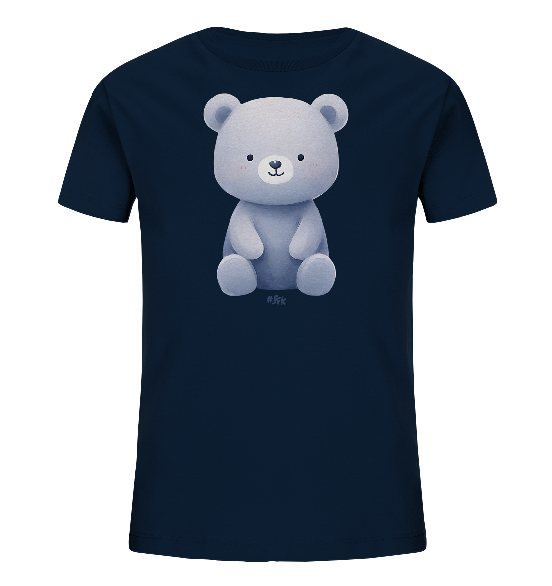 Onlineshop Shirts fuer Kinder - Das Bild zeigt ein dunkelblaues T-Shirt fuer Kinder mit einer zentralen Grafik eines sitzenden Teddybaeren. Der Baer ist in einem hellen Grau- oder Blauton gezeichnet und hat ein freundliches Gesicht mit rosa Wangen. Die Illustration hat einen weichen, kuenstlerischen Stil. Dieses charmante Design eignet sich gut als Kleidungsstueck fuer kleine Kinder.