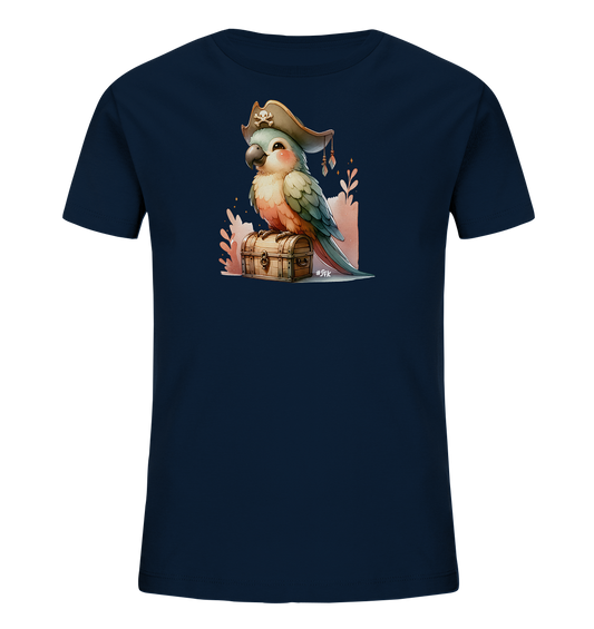 Onlineshop Shirts fuer Kinder - Das Bild zeigt ein dunkelblaues T-Shirt fuer Kinder. Auf der Vorderseite ist eine Illustration eines niedlichen Papageis mit Piratenhut abgebildet. Der Papagei sitzt auf einer detailreichen Schatzkiste. Das Design ist farbenfroh und fantasievoll gestaltet.