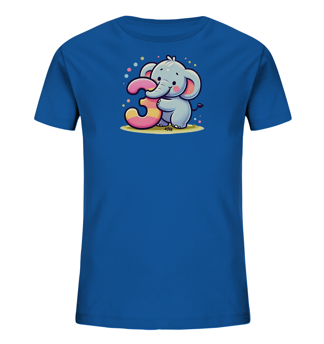 Onlineshop Shirts fuer Kinder - Das Bild zeigt ein blaues Kinder-T-Shirt mit einem froehlichen Aufdruck auf der Vorderseite. Zu sehen ist ein niedlicher Cartoon-Elefant, der die bunte Zahl '3' umarmt. Kleine farbige Punkte schweben um das Motiv herum und verleihen ihm eine verspielte Note. Die Illustration ist detailreich und kindgerecht gestaltet.