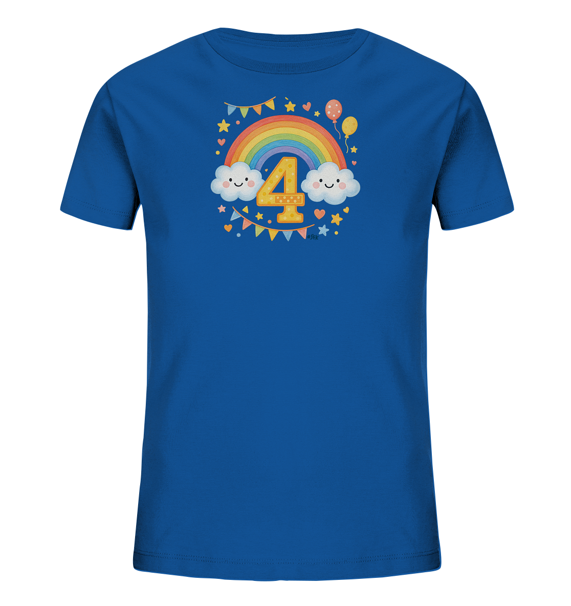 Onlineshop Shirts fuer Kinder - Das Bild zeigt ein blaues Kinder-T-Shirt mit einem farbenfrohen Geburtstagsmotiv auf der Vorderseite. Im Zentrum des Designs steht eine grosse, gelbe Zahl '4', umgeben von einem Regenbogen und laechelnden Wolken. Zusaetzlich zieren Ballons, Sterne, Herzen und bunte Girlanden das froehliche Bild. Das Design wirkt verspielt und festlich, ideal fuer eine Feier.