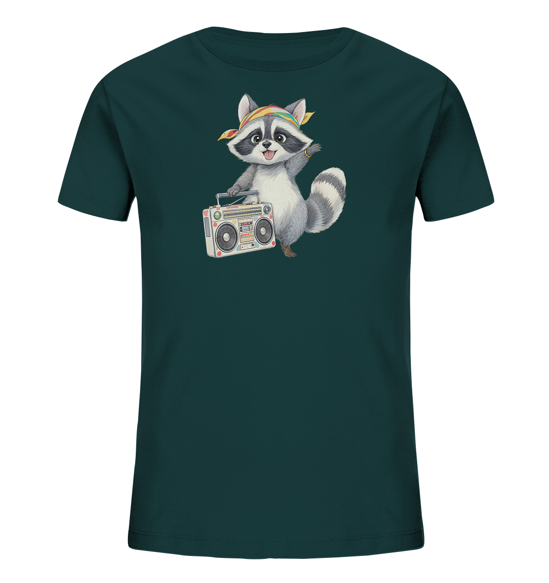 Onlineshop Shirts fuer Kinder - Das dunkelgruene T-Shirt zeigt auf der Vorderseite eine Illustration eines laechelnden Waschbaeren. Der Waschbaer traegt ein buntes Stirnband und haelt einen detaillierten Boombox-Radio in seinen Pfoten. Eine Pfote ist zum Gruss erhoben, was dem Motiv einen freundlichen und dynamischen Ausdruck verleiht.