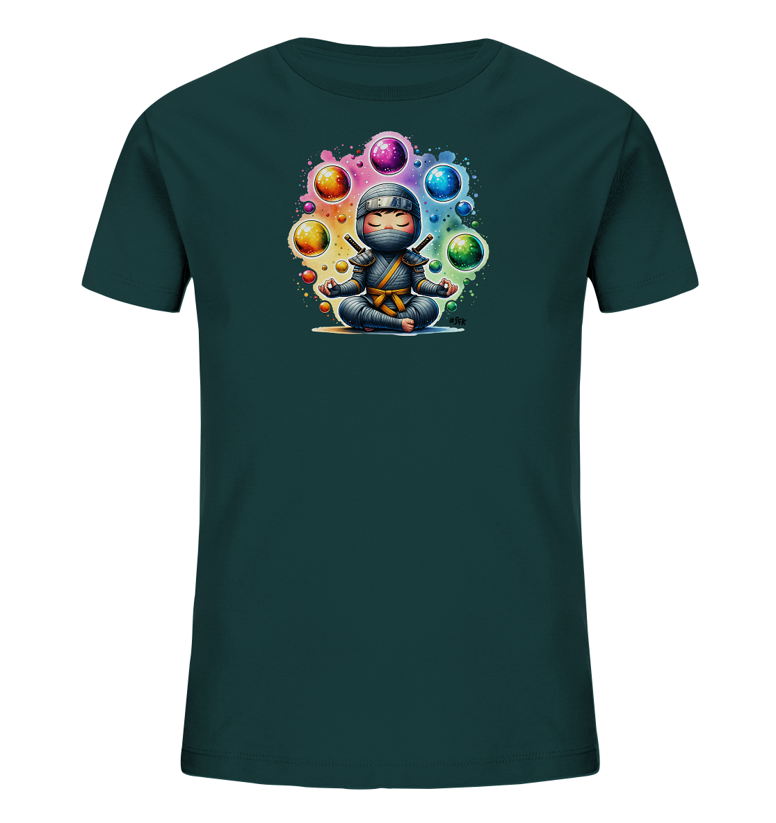 Onlineshop Shirts fuer Kinder - Das Bild zeigt ein dunkelgruenes Kinder-T-Shirt mit einer farbenfrohen Grafik auf der Vorderseite. Ein kleiner Ninja sitzt im Schneidersitz und meditiert, umgeben von schwebenden, leuchtenden Kugeln in verschiedenen Farben. Der Hintergrund des Motivs ist ein bunter Farbspritzer, der dem Design eine dynamische Note verleiht. Dieses Shirt hat ein cooles und beruhigendes Motiv fuer Kinder.