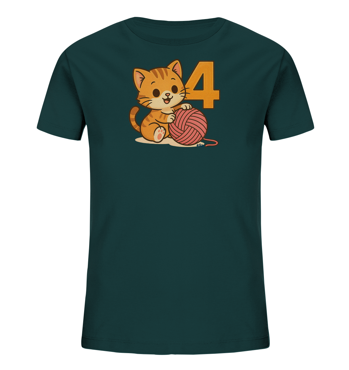 Onlineshop Shirts fuer Kinder - Das Bild zeigt ein dunkel petrolfarbenes T-Shirt fuer Kinder mit einem froehlichen Motiv. Eine niedliche, gestreifte Comic-Katze sitzt auf dem Boden und spielt vergnuegt mit einem rosafarbenen Wollknaeuel. Neben der Katze ist gross die Zahl Vier in einem kraeftigen Orangeton platziert. Das Design ist verspielt und kindgerecht gestaltet.