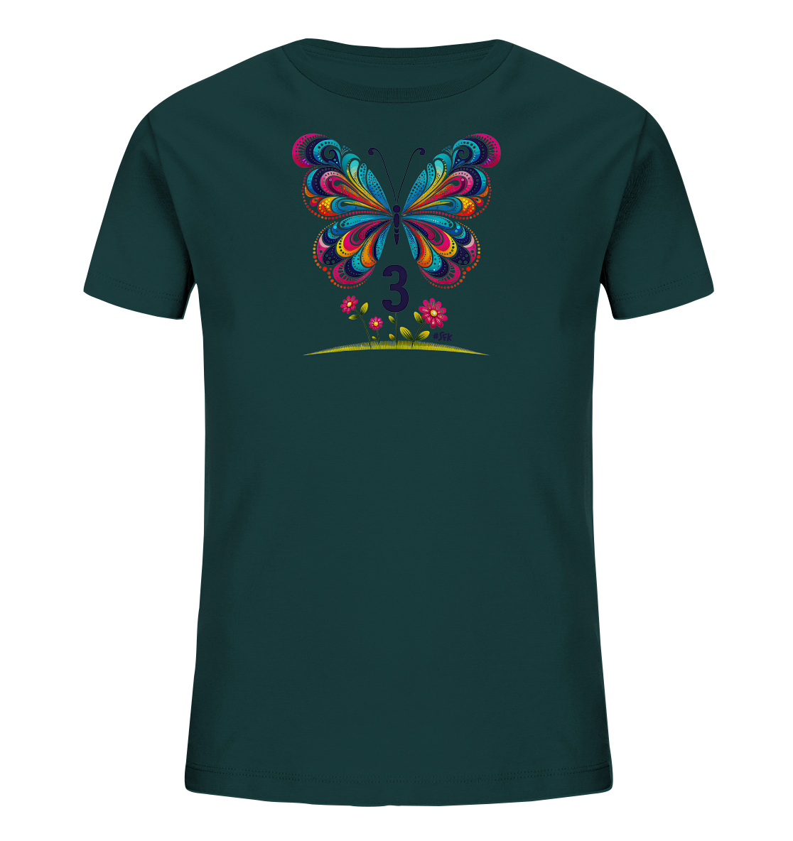 Onlineshop Shirts fuer Kinder - Das Bild zeigt ein dunkelgruenes T-Shirt fuer Kinder mit einem grossen, bunten Schmetterlingsmotiv. Der Schmetterling ist detailliert gestaltet und leuchtet in verschiedenen Farben. Unter dem Schmetterling steht die Zahl Drei, begleitet von kleinen Blumen auf einer Wiese. Das Design wirkt lebendig und farbenfroh.