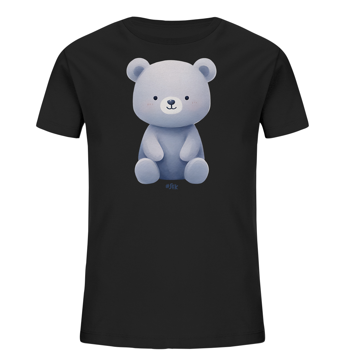 Onlineshop Shirts fuer Kinder - Dieses schwarze T-Shirt zeigt eine niedliche Illustration eines sitzenden Baeren auf der Vorderseite. Der Baer ist in einem sanften Hellblau/Grau dargestellt und hat ein freundliches Gesicht mit rosa Wangen. Das verspielte Motiv verleiht dem Shirt einen charmanten Look. Es ist ein schlichtes und ansprechendes Design fuer Kinder.