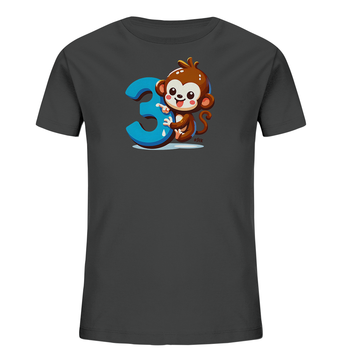 Onlineshop Shirts fuer Kinder - Das Bild zeigt ein dunkelgraues Kinder-T-Shirt mit einem farbenfrohen Motiv auf der Vorderseite. Ein froehlicher Comic-Affe mit braunem Fell umarmt liebevoll eine grosse, glaenzende Zahl Drei in Blau. Das Design wirkt verspielt und ansprechend fuer Kinder.