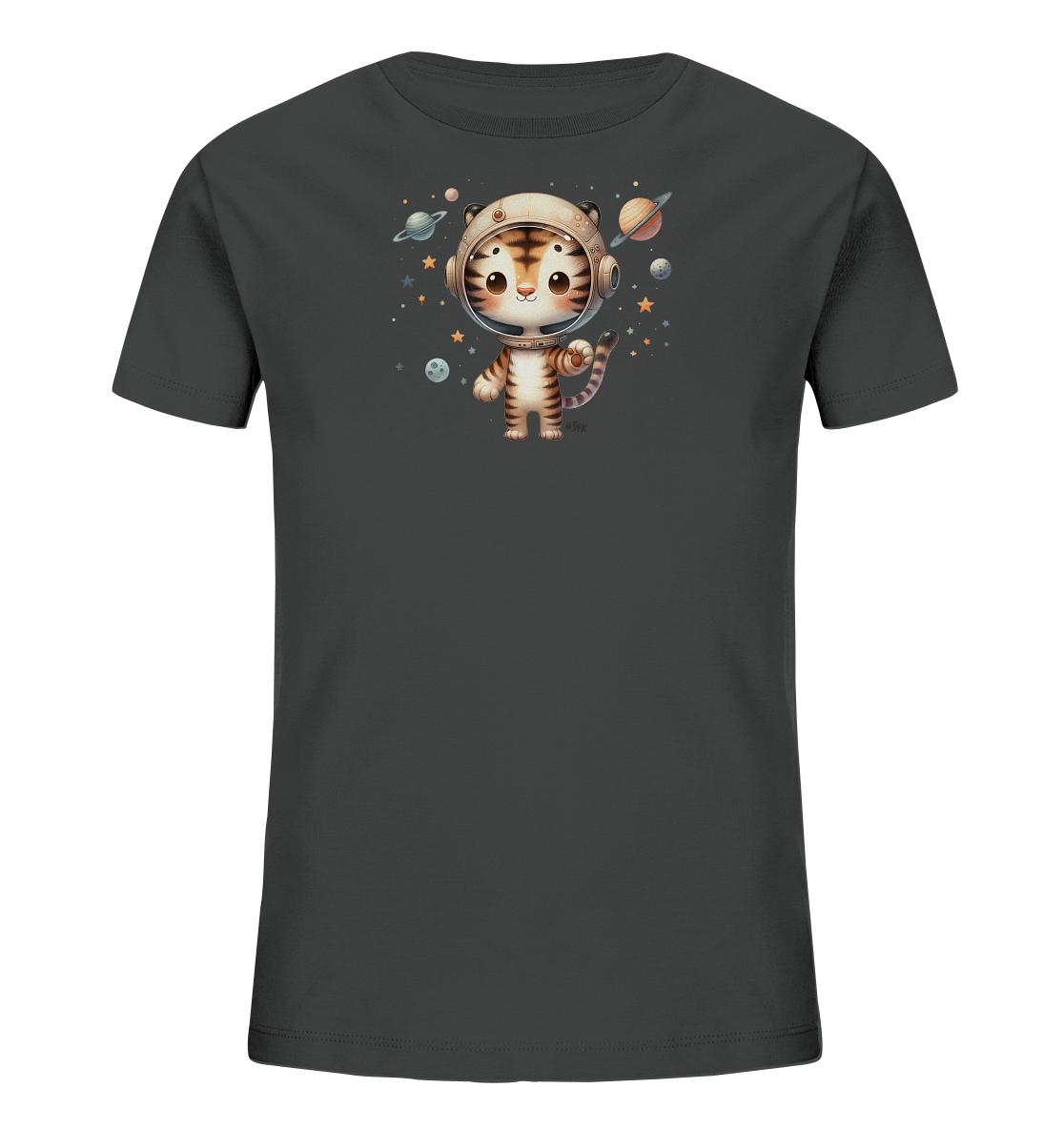 Onlineshop Shirts fuer Kinder - Das Bild zeigt ein dunkelgraues T-Shirt fuer Kinder. Auf der Vorderseite ist eine niedliche Illustration eines Tigerjungen abgebildet, das einen Astronautenhelm traegt. Das Motiv ist von Planeten, Sternen und Monden umgeben und vermittelt ein Weltraumthema. Der Tiger hat grosse, freundliche Augen und wirkt bereit fuer Abenteuer.