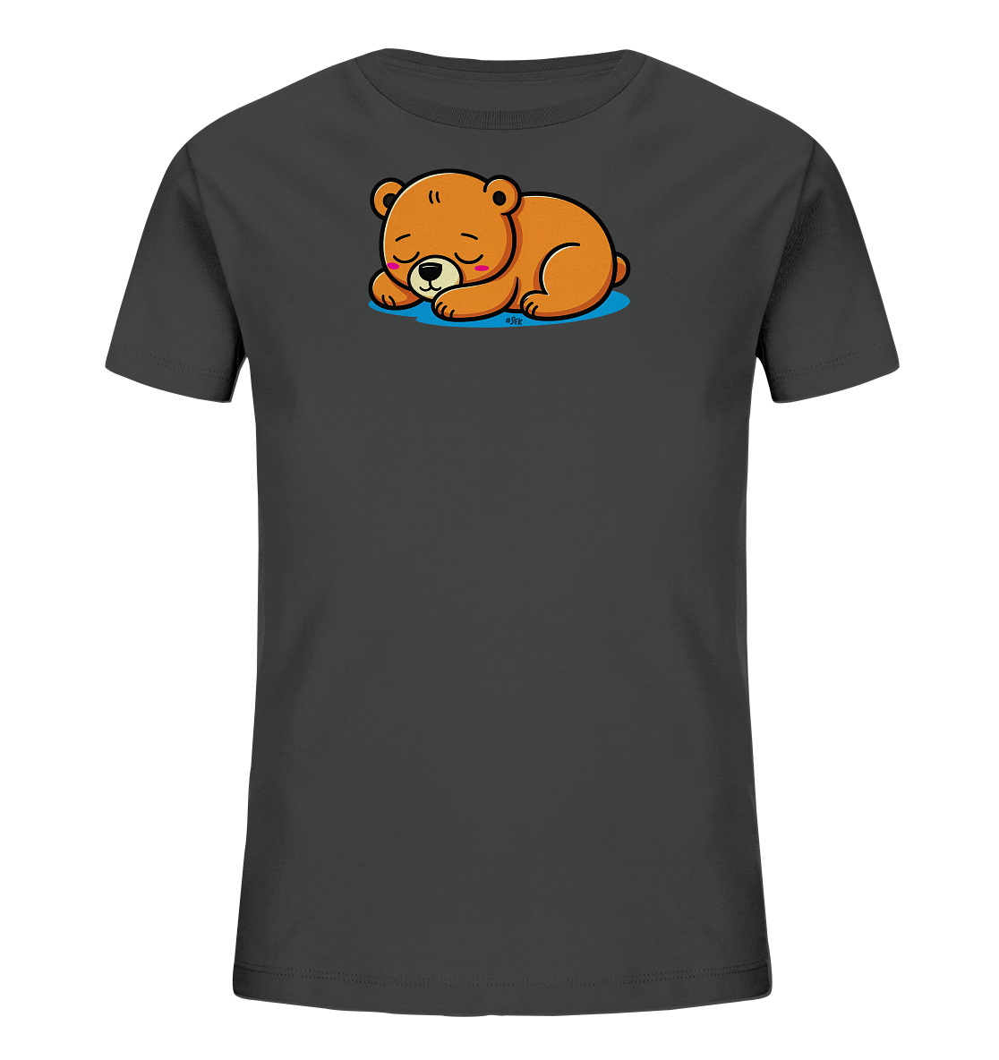 Onlineshop Shirts fuer Kinder - Das Bild zeigt ein dunkelgraues Kinder-T-Shirt. Auf der Vorderseite befindet sich eine niedliche Illustration eines schlafenden Baeren. Der braune Baer liegt friedlich mit geschlossenen Augen und rosa Wangen auf einer blauen, wolkenartigen Form. Das Design wirkt beruhigend und verspielt.