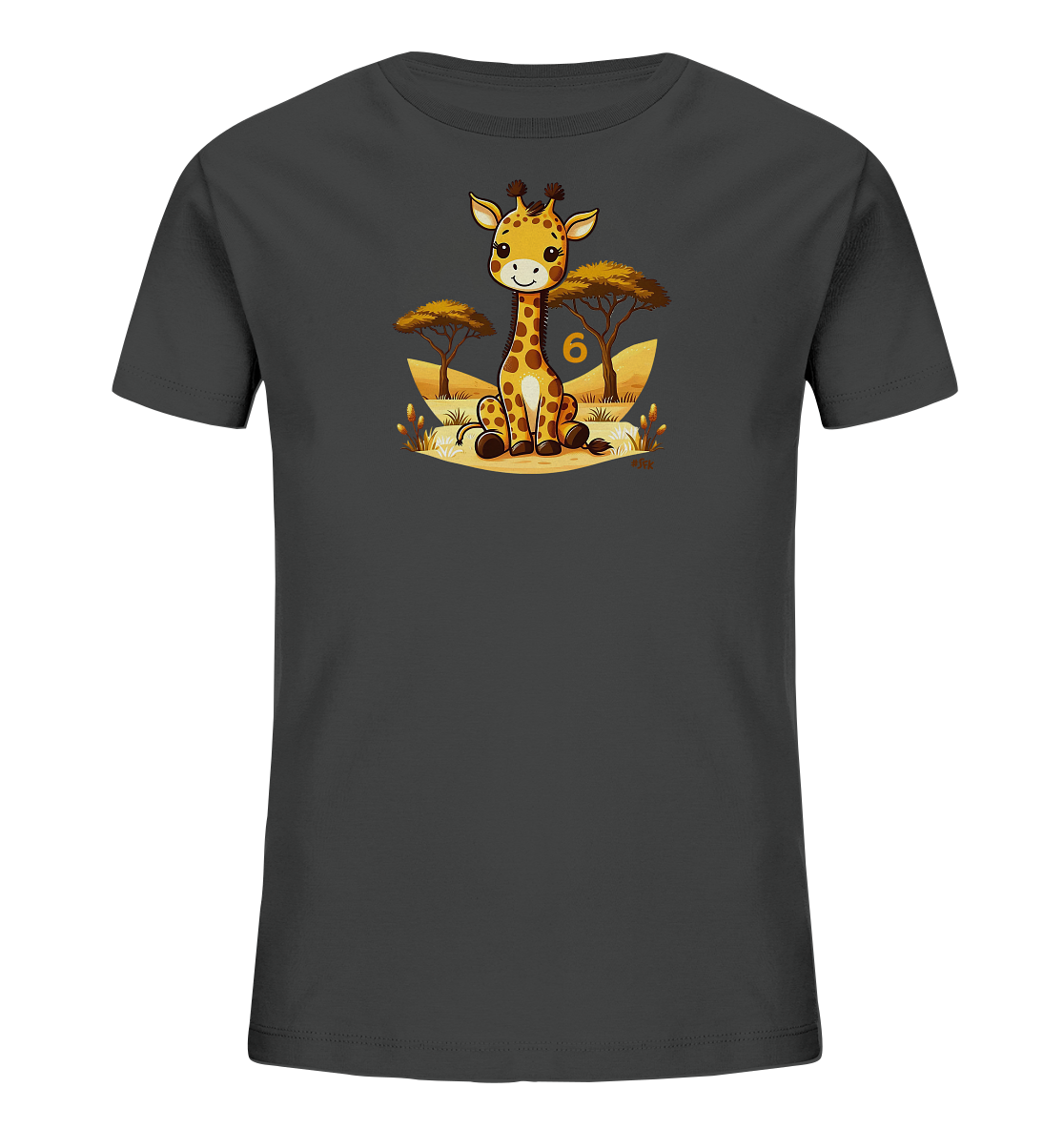 Onlineshop Shirts fuer Kinder - Das Bild zeigt ein dunkelgraues Kinder T-Shirt. Auf der Vorderseite ist eine Illustration einer sitzenden Baby-Giraffe mit Punkten abgebildet. Dahinter ist eine stilisierte Savannenlandschaft mit Baeumen und Gras zu sehen. Neben der Giraffe ist die Zahl '6' in Orange platziert.