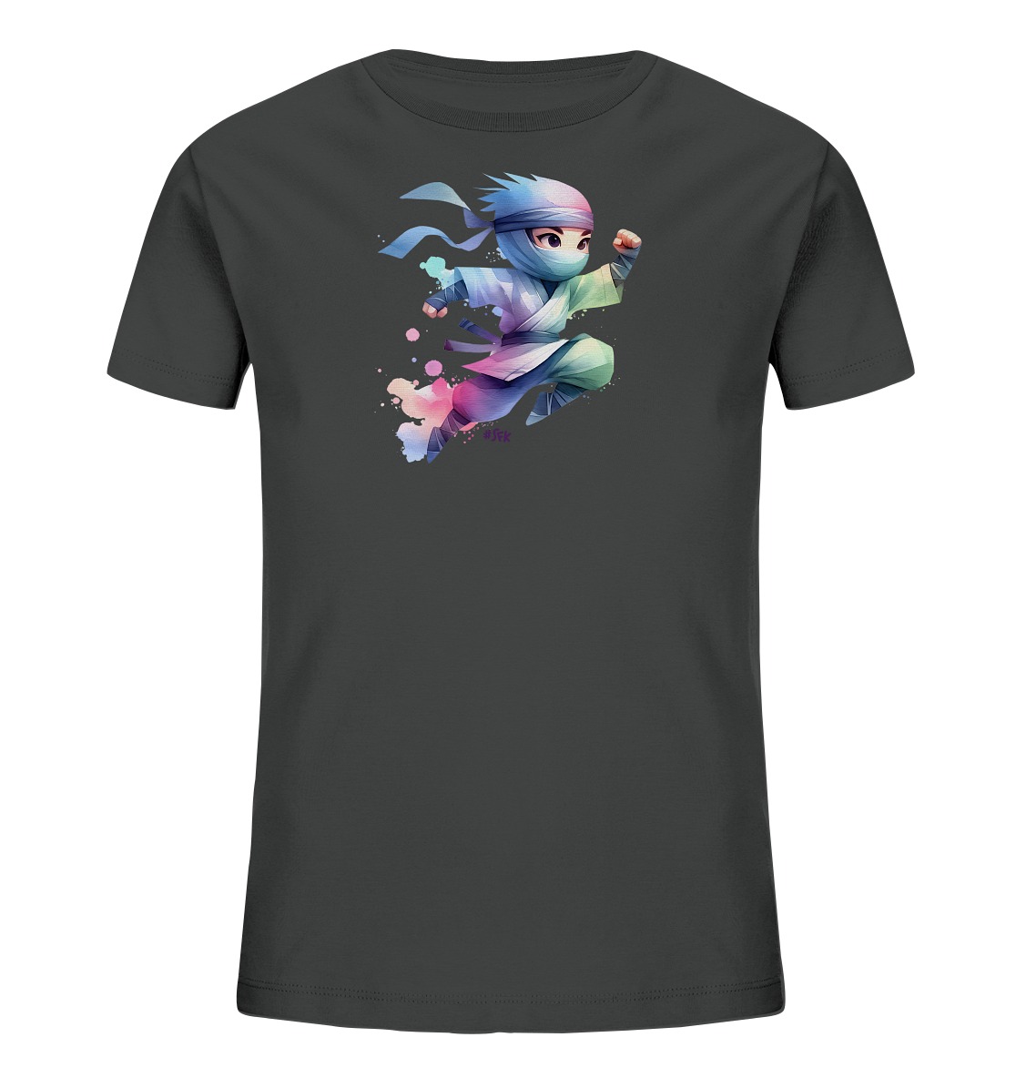 Onlineshop Shirts fuer Kinder - Das Bild zeigt ein dunkelgraues Kinder T-Shirt mit einem dynamischen Aufdruck einer stilisierten Figur. Die Figur traegt eine Art Kampfanzug mit Kopfbedeckung und befindet sich in einer springenden oder fliegenden Bewegung. Der Aufdruck ist in einem aquarel-aehnlichen Stil gehalten und zeigt einen Farbverlauf aus verschiedenen Farbtoenen wie Blau, Pink, Gruen und Lila. Die Gestaltung wirkt lebhaft und energiegeladen.