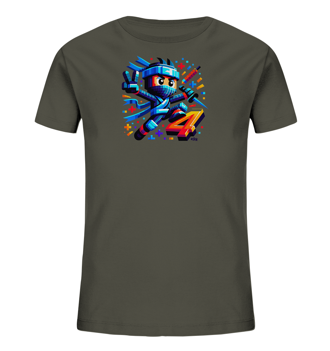 Onlineshop Shirts fuer Kinder - Das Bild zeigt ein dunkelgraues T-Shirt mit einer bunten Illustration eines Ninja-Charakters. Der Ninja haelt ein Schwert und macht ein Friedenszeichen, daneben steht eine grosse, stilisierte Zahl Vier in Rot und Gelb. Das Design ist im Pixel-Stil gehalten und wirkt sehr dynamisch. Bunte geometrische Formen umgeben die Hauptfiguren.