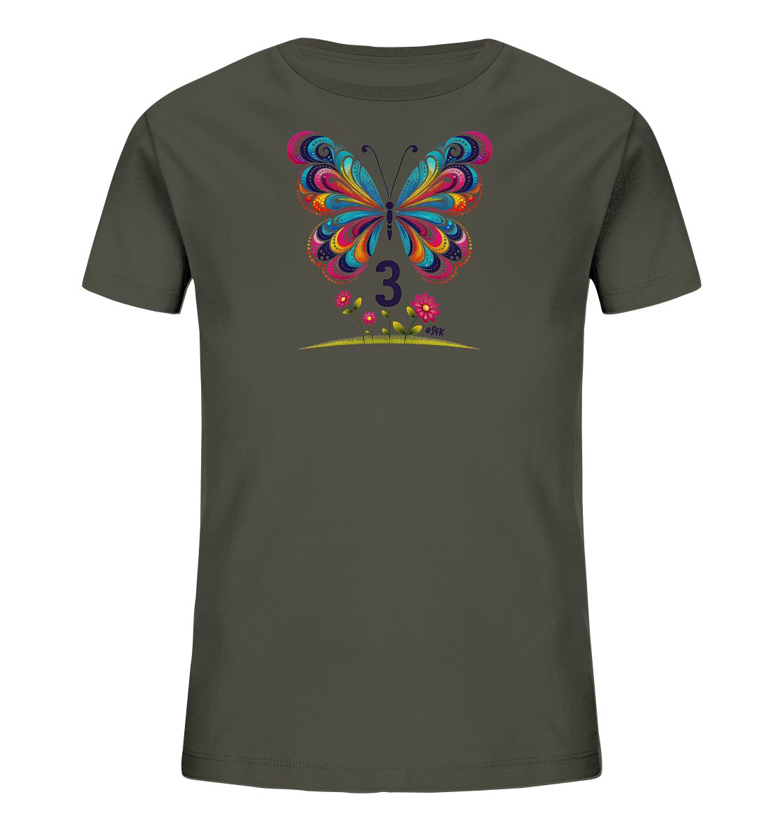Onlineshop Shirts fuer Kinder - Das Bild zeigt ein anthrazitfarbenes Kinder-T-Shirt mit einem grossen, bunten Schmetterlingsmotiv auf der Vorderseite. Der Schmetterling hat detaillierte Fluegel in leuchtenden Farben wie Blau, Pink und Orange. Unter dem Schmetterling ist die Zahl "3" in Lila abgebildet, daneben sind bunte Blumen und Gras gezeichnet. Das Design wirkt froehlich und farbenfroh.