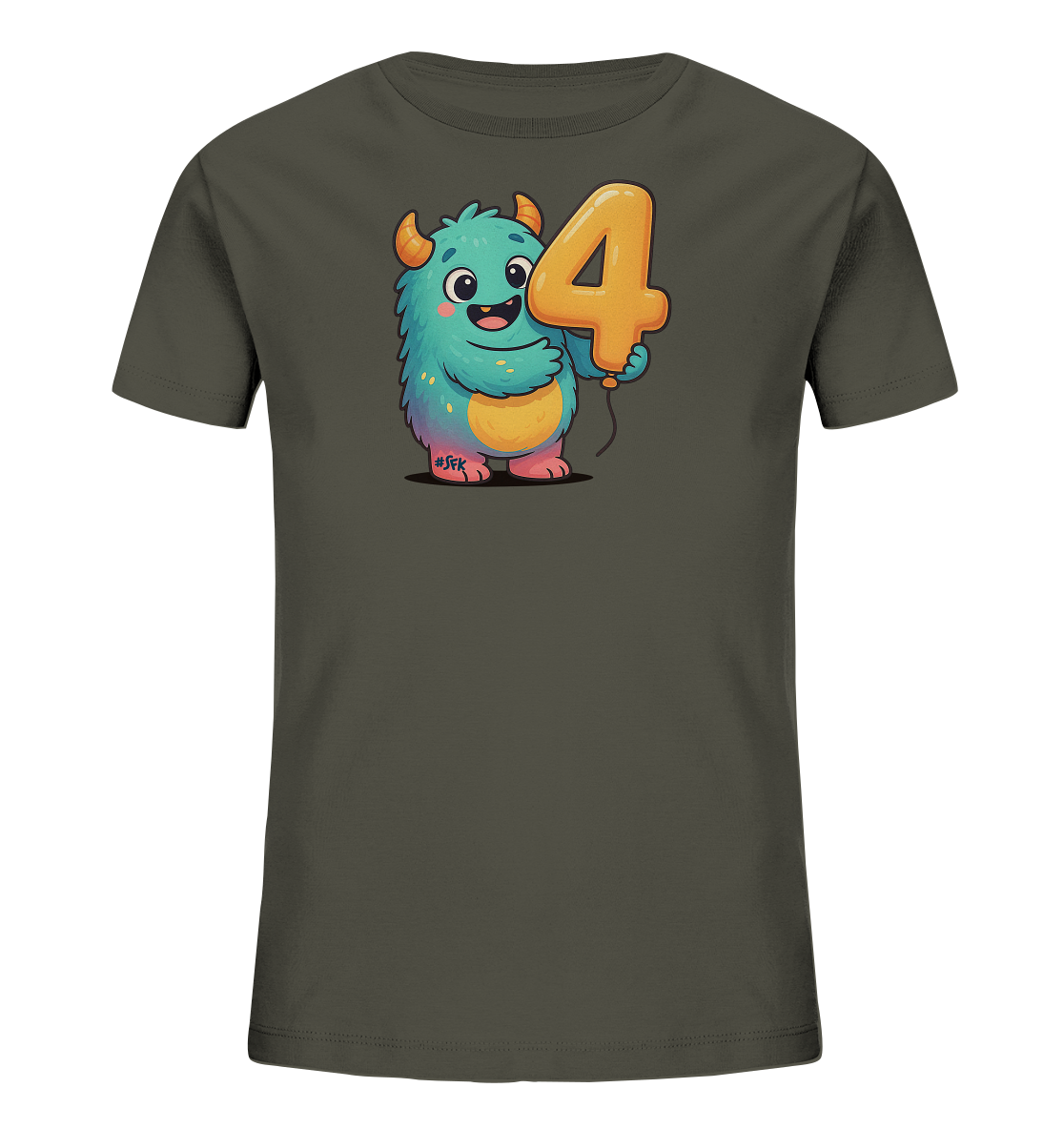 Onlineshop Shirts fuer Kinder - Dieses T-Shirt zeigt ein dunkelgruenes Design mit einer farbenfrohen Grafik auf der Vorderseite. Abgebildet ist ein niedliches, blaues Cartoon-Monster mit orangefarbenen Hoernern. Das Monster haelt einen grossen, orangefarbenen Ballon in Form der Zahl 4. Die Illustration wirkt froehlich und verspielt.