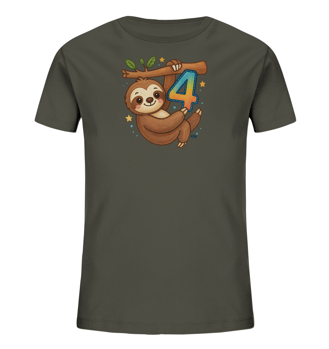 Onlineshop Shirts fuer Kinder - Das Bild zeigt ein dunkelgraues T-Shirt fuer Kinder. Darauf ist ein Faultier abgebildet, das laechelnd an einem Ast haengt und die bunte Zahl '4' festhaelt. Um das Motiv sind kleine Sterne und Punkte verteilt.