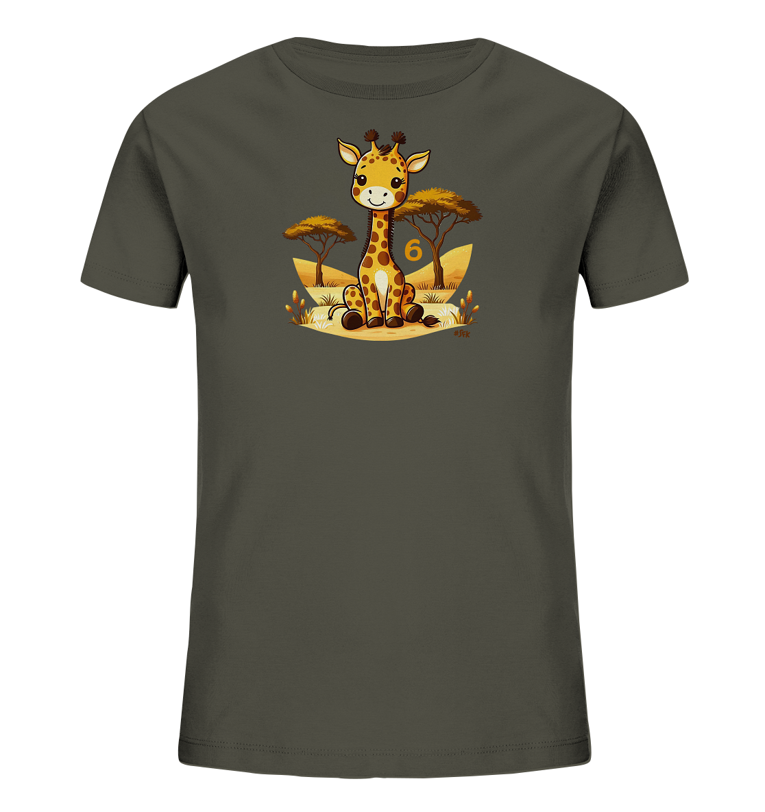 Onlineshop Shirts fuer Kinder - Das Bild zeigt ein dunkelgruenes T-Shirt mit einer Illustration einer niedlichen, sitzenden Giraffe auf der Vorderseite. Die Giraffe ist umgeben von einer stilisierten Savannenlandschaft mit Baeumen und Gras. Neben dem Tier ist prominent die Zahl '6' in einem gelben Farbton platziert. Das Design wirkt verspielt und ansprechend.