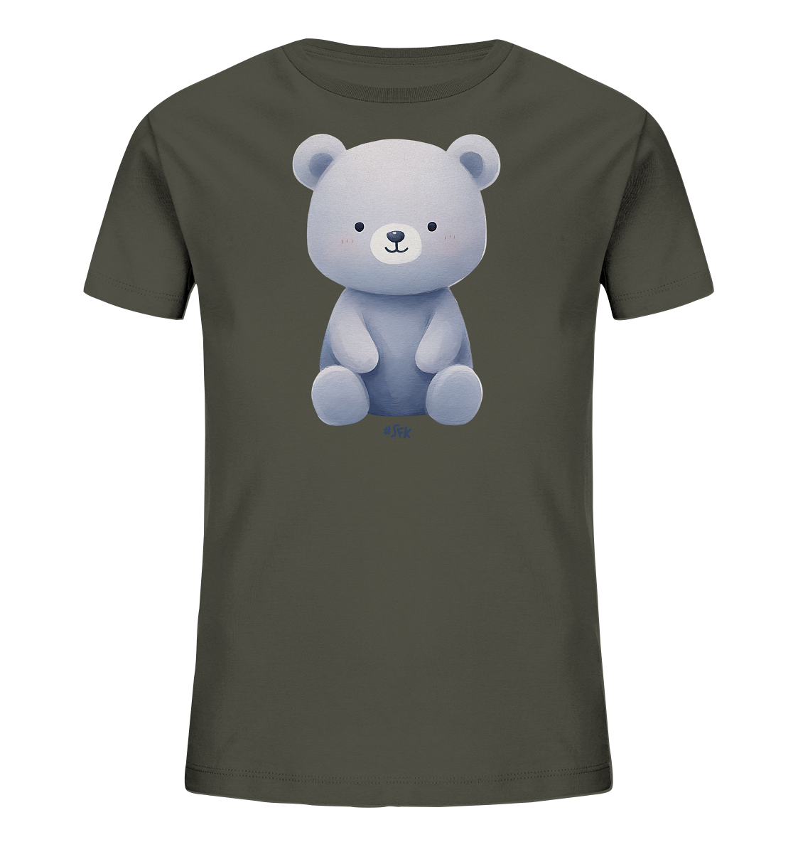 Onlineshop Shirts fuer Kinder - Das Bild zeigt ein dunkelgruenes T-Shirt fuer Kinder. Auf der Vorderseite befindet sich eine niedliche Illustration eines sitzenden, hellblauen Teddybaeren. Der Baer hat grosse, runde Ohren und ein freundliches Gesicht mit roten Wangen. Das Motiv wirkt weich und kindgerecht gezeichnet.
