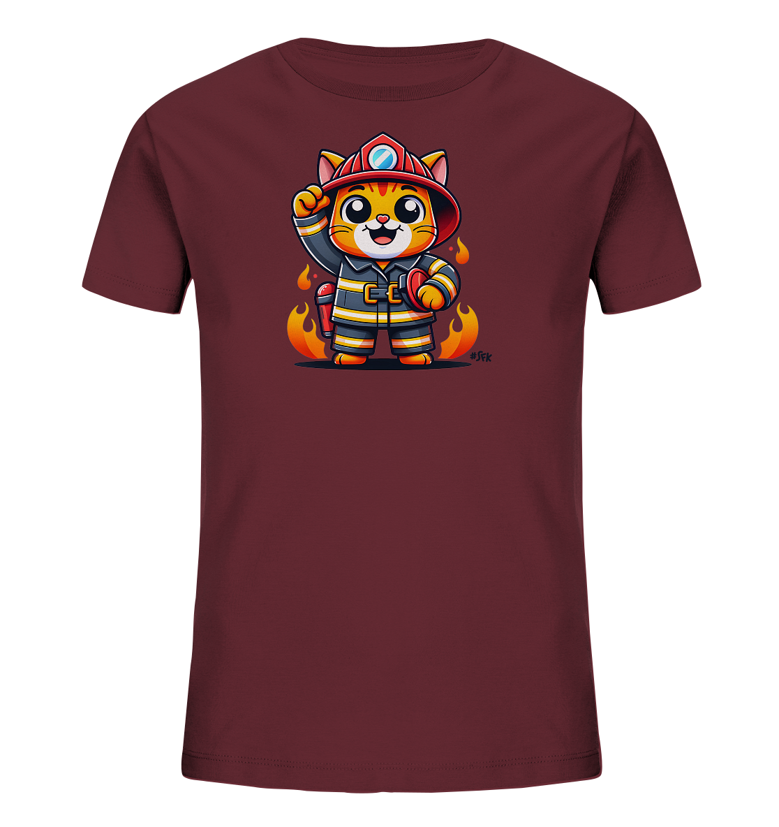Onlineshop Shirts fuer Kinder - Das Bild zeigt ein Kinder-T-Shirt in einem dunklen Burgunderrot. Darauf ist eine niedliche Cartoon-Katze in voller Feuerwehruniform zu sehen. Die Katze traegt einen Helm und eine gestreifte Uniform, steht zwischen stilisierten Flammen und winkt freundlich.