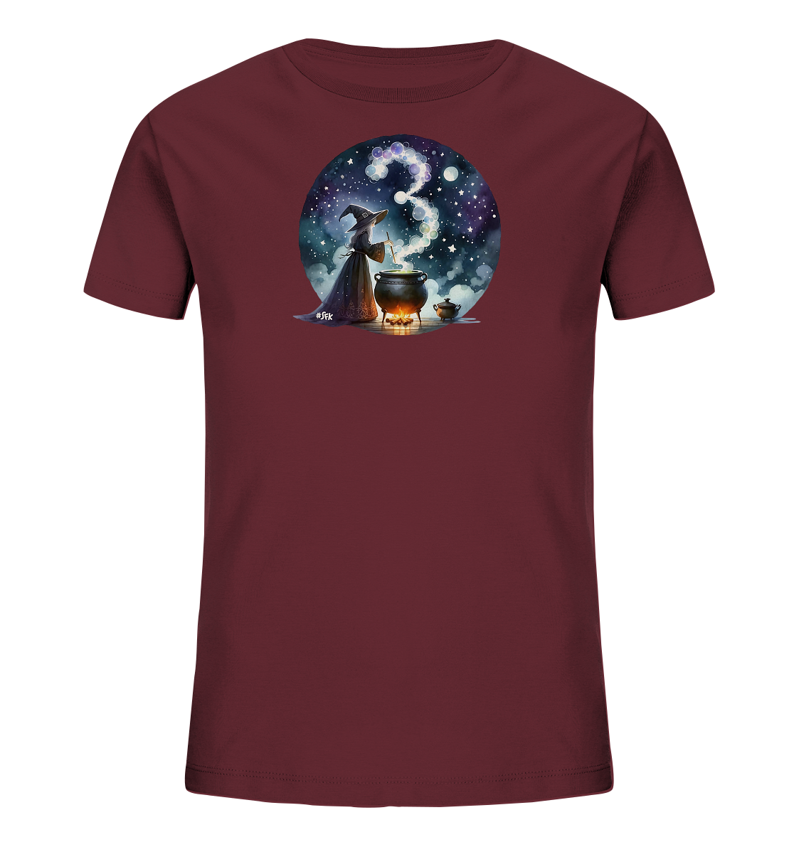 Onlineshop Shirts fuer Kinder - Das Bild zeigt ein dunkelrotes Kinder-T-Shirt mit einem runden Aufdruck. Dieser zeigt eine Hexe, die ueber einem dampfenden Kessel steht. Der Dampf formt kunstvoll die Zahl Drei vor einem Nachthimmel mit Sternen und Planeten. Das Design hat eine magische und verspielte Ausstrahlung.