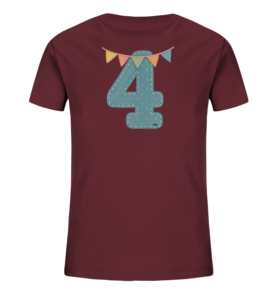 Onlineshop Shirts fuer Kinder - Das Bild zeigt ein dunkelrotes T-Shirt fuer Kinder mit einer grossen Grafik auf der Vorderseite. Die Grafik stellt die Zahl '4' in einem hellblauen Stoff-Look mit weissen Punkten und Ziernaehten dar. Über der '4' ist eine bunte Wimpelkette mit verschiedenen Farben abgebildet. Dieses Design verleiht dem Shirt einen festlichen und verspielten Charakter.