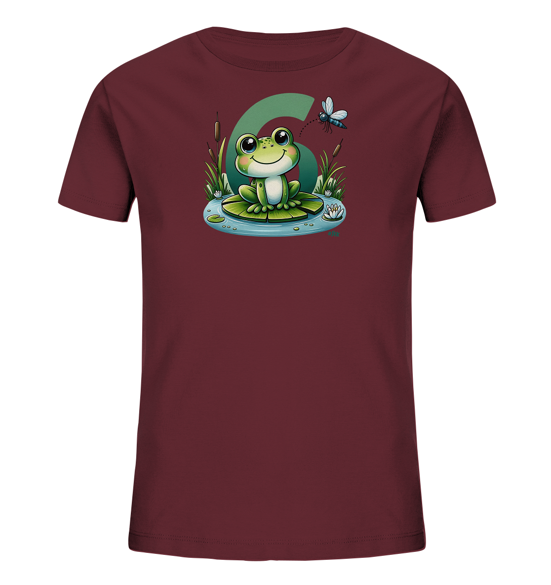 Onlineshop Shirts fuer Kinder - Das Bild zeigt ein dunkelrotes T-Shirt fuer Kinder mit einem farbigen Motiv auf der Vorderseite. Abgebildet ist ein laechelnder Frosch, der auf einem Seerosenblatt in einem Teich sitzt. Er ist umgeben von Schilf, einer Seerose und einer Libelle. Im Hintergrund ist eine grosse gruene Zahl '6' zu sehen, was dem Design einen verspielten Charakter verleiht.