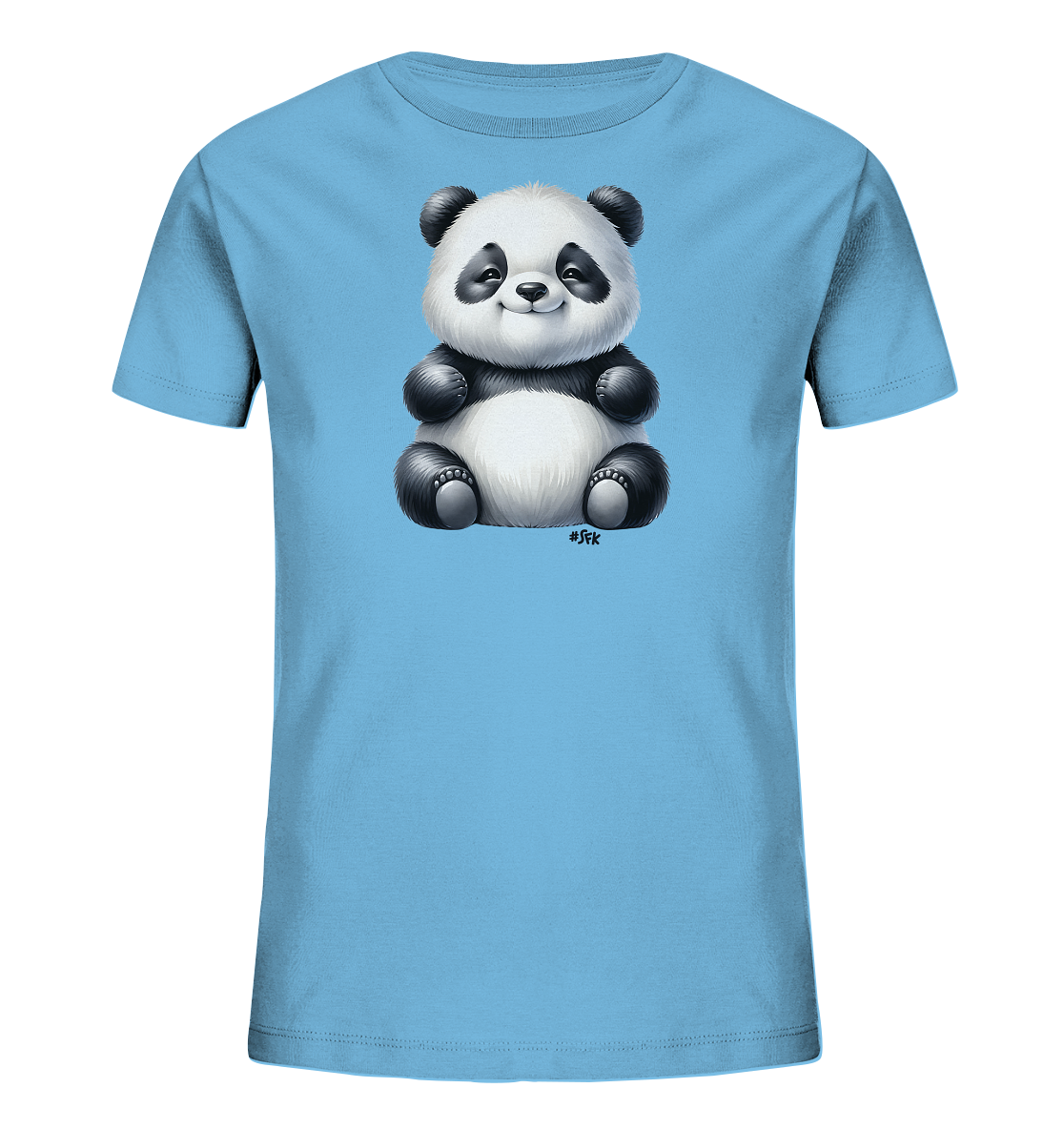 Onlineshop Shirts fuer Kinder - Das Bild zeigt ein hellblaues Kinder-T-Shirt mit einer niedlichen Grafik. Darauf ist ein sitzender, laechelnder Panda mit flauschigem Fell zu sehen. Der Panda ist in seinen typischen Schwarz-Weiss-Farben dargestellt. Das Design wirkt froehlich und ansprechend.