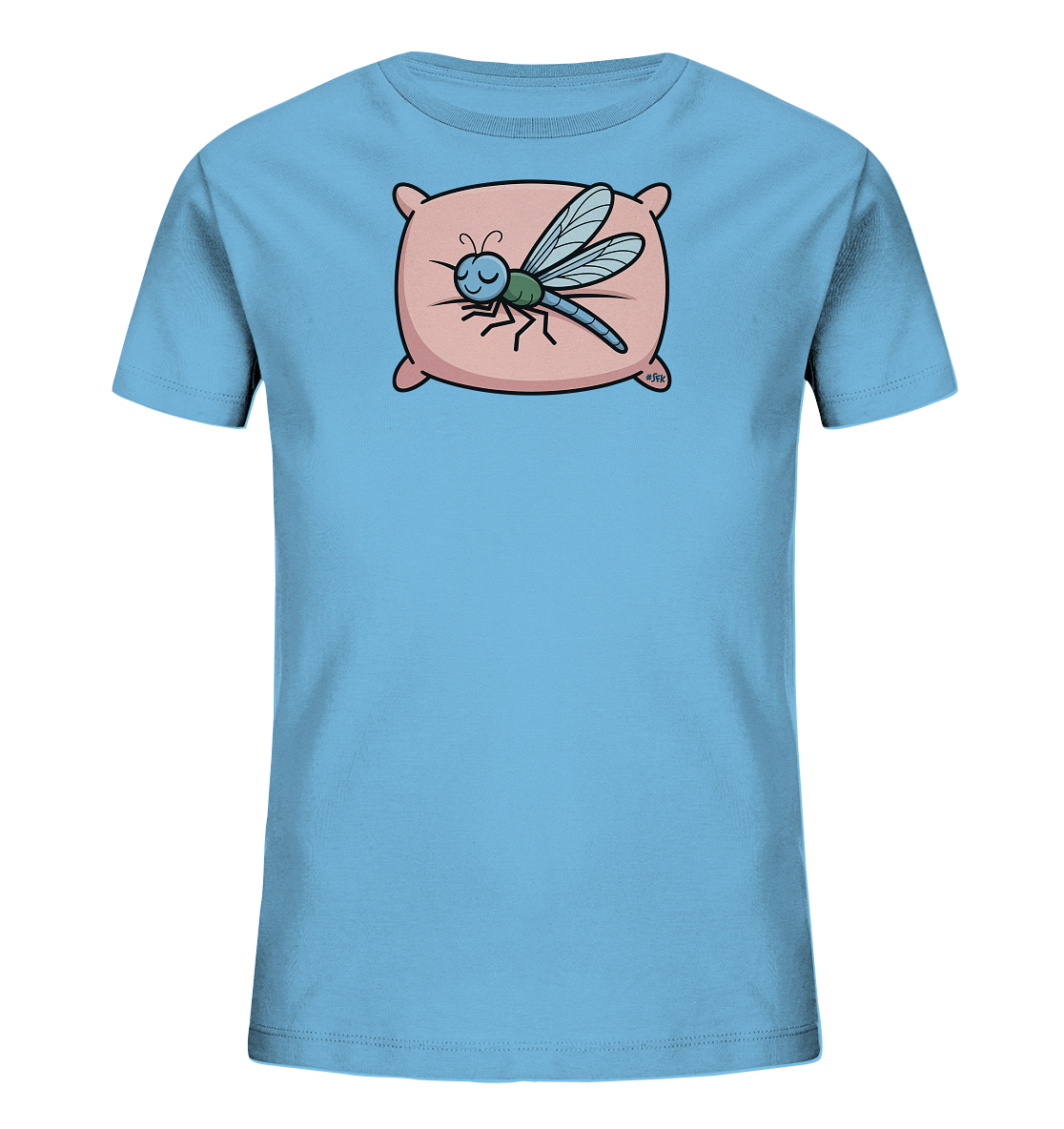 Onlineshop Shirts fuer Kinder - Das Bild zeigt ein hellblaues Kinder-T-Shirt mit einem niedlichen Frontdruck. Eine Cartoon-Libelle in Blau- und Gruentoenen liegt entspannt auf einem rosa Kissen. Das Motiv ist zentral auf der Vorderseite platziert und verleiht dem Shirt einen ruhigen, kinderfreundlichen Charakter. Die Illustration wirkt sanft und detailreich.