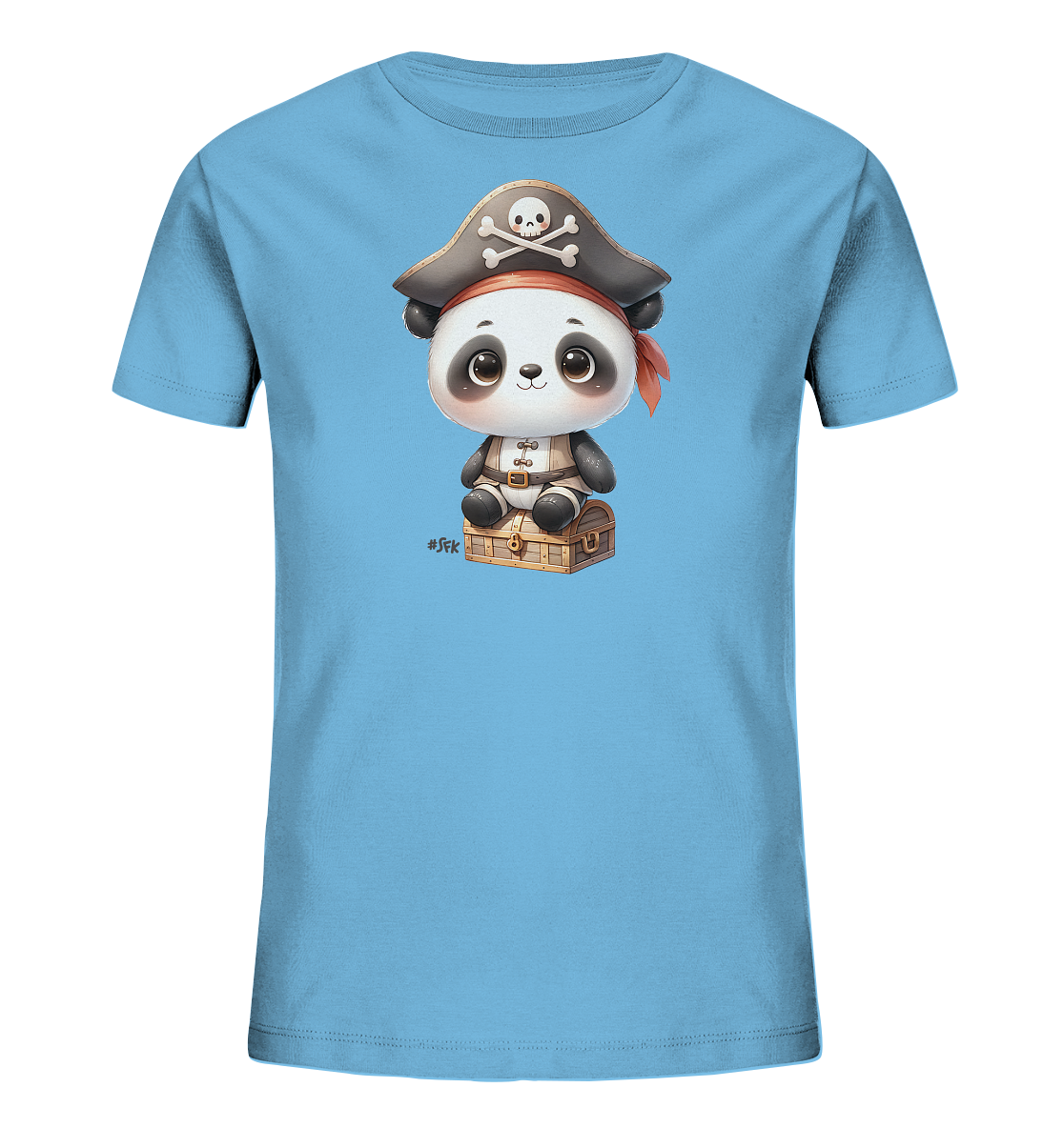 Onlineshop Shirts fuer Kinder - Das hellblaue T-Shirt zeigt einen niedlichen Panda als Pirat. Der Panda sitzt auf einer hoelzernen Schatzkiste und traegt einen Piratenhut mit Totenkopfsymbol. Dieses charmante Motiv ist perfekt fuer kleine Abenteurer.