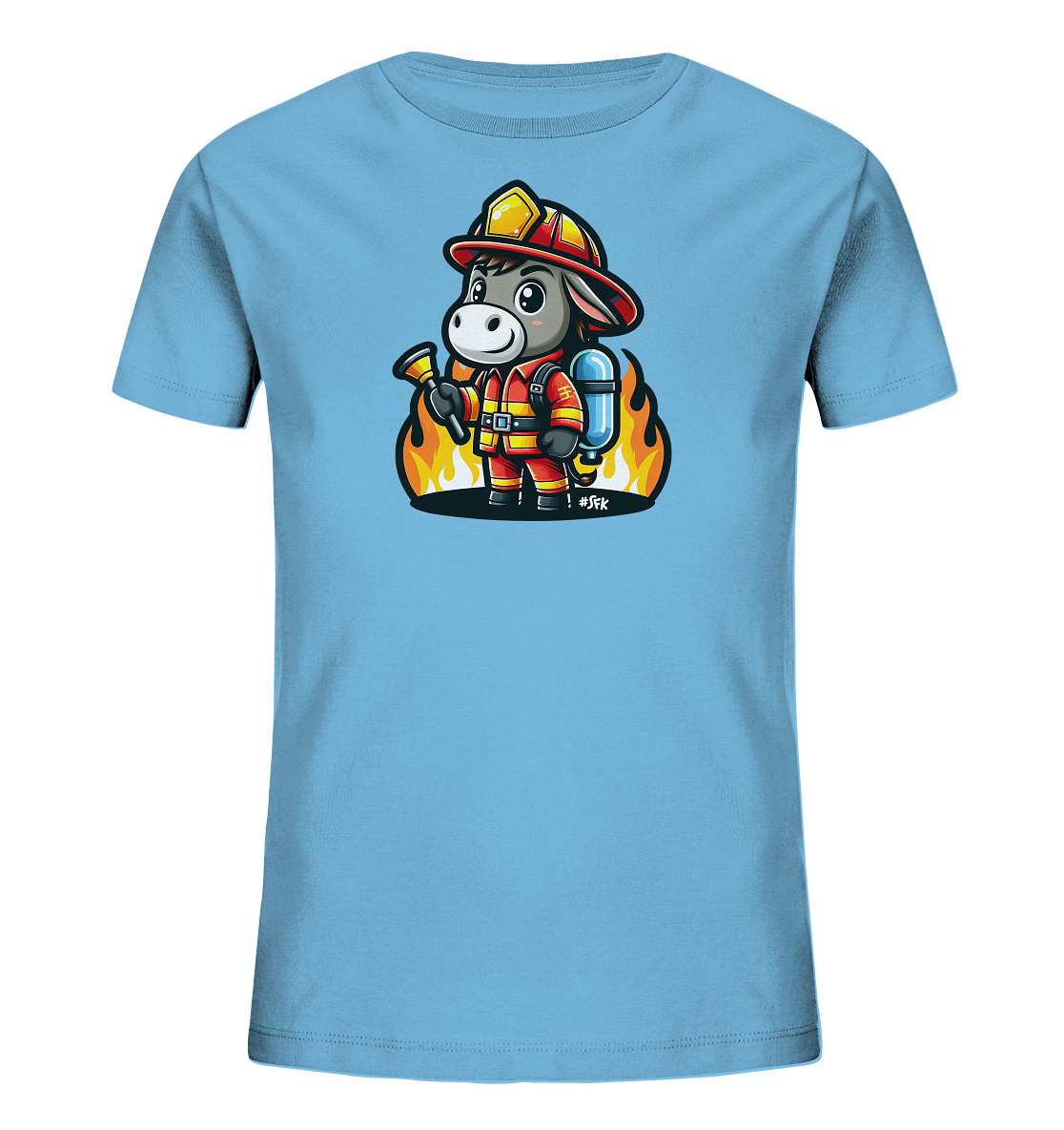 Onlineshop Shirts fuer Kinder - Das Bild zeigt ein hellblaues Kinder-T-Shirt mit einer niedlichen Illustration eines Esels als Feuerwehrmann. Der Esel traegt einen roten Helm sowie eine Uniform, haelt eine Axt in der Hand und ist von stilisierten Flammen umgeben. Das Design ist farbenfroh und im Cartoon-Stil gehalten. Es vermittelt einen mutigen und heldenhaften Eindruck.