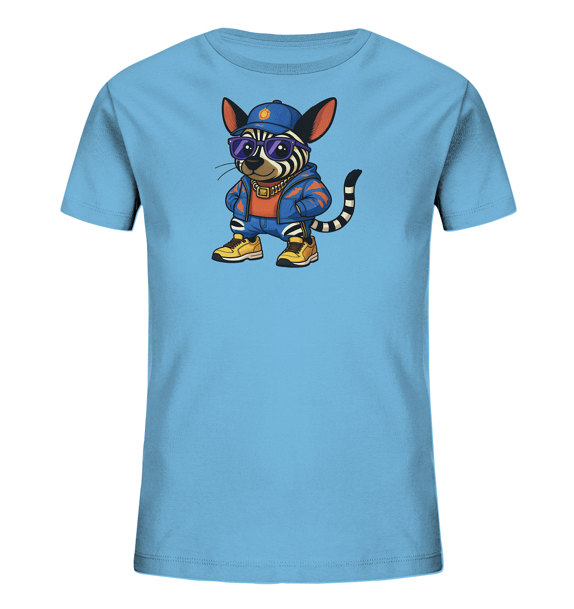 Onlineshop Shirts fuer Kinder - Das Bild zeigt ein hellblaues Kinder-T-Shirt mit einer Cartoon-Illustration eines gestreiften Tieres. Das Tier traegt eine blaue Baseballkappe, lila Sonnenbrillen, eine goldene Kette, ein orangefarbenes Shirt, eine blaue Jacke, blaue Hosen und gelbe Sneaker. Das Design verleiht dem Shirt einen modischen und verspielten Look.