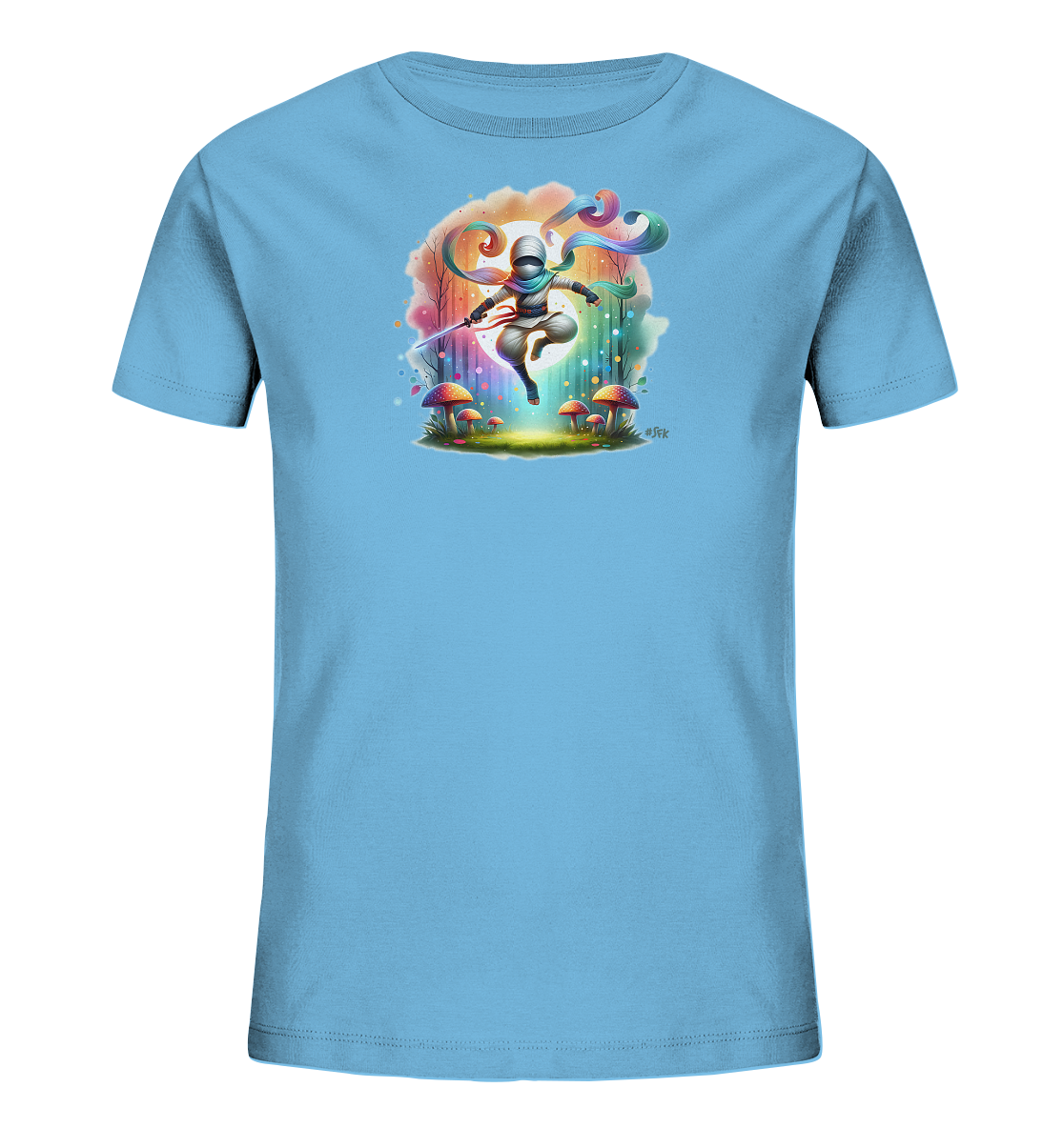 Onlineshop Shirts fuer Kinder - Das hellblaue Kinder-T-Shirt zeigt eine lebendige Fantasy-Szene. Eine ninjaaehnliche Figur springt inmitten grosser, bunter Pilze und einer Waldlandschaft. Regenbogenfarbene Elemente umgeben die Figur und verleihen dem Motiv eine magische Ausstrahlung.