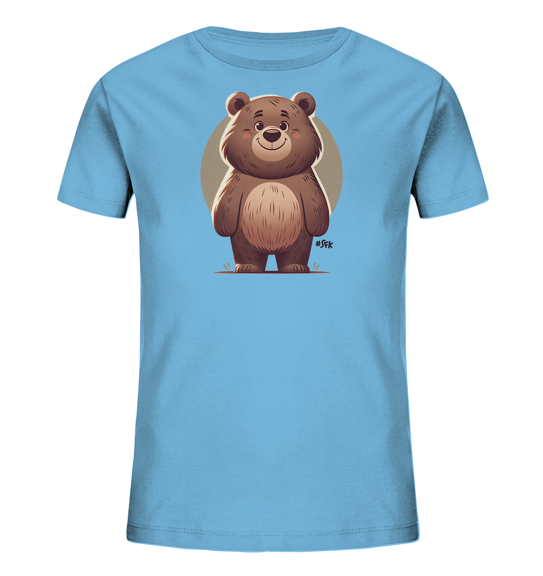 Onlineshop Shirts fuer Kinder - Das Bild zeigt ein hellblaues T-Shirt mit einem suessen, cartoonhaften Baerenmotiv auf der Vorderseite. Der braune Baer laechelt freundlich und steht vor einem hellbraunen Kreis auf einer kleinen Wiese. Die Illustration ist schlicht und ansprechend fuer Kinder. Es ist ein bequemes Shirt mit Rundhalsausschnitt.