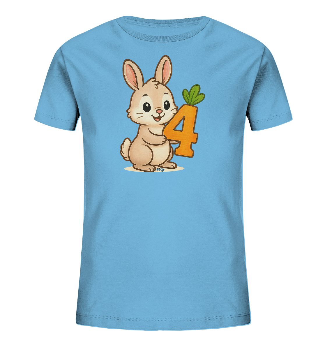 Onlineshop Shirts fuer Kinder - Das Bild zeigt ein hellblaues T-Shirt fuer Kinder mit einem niedlichen Aufdruck. Der Aufdruck zeigt einen lachenden Hasen, der eine grosse orangefarbene Zahl 4 mit gruenen Blaettern haelt. Das Design ist freundlich und farbenfroh gestaltet. Es ist ein neutrales und ansprechendes Motiv fuer ein Kindershirt.