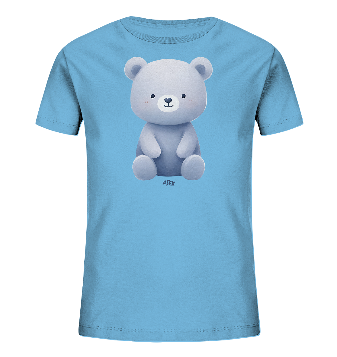 Onlineshop Shirts fuer Kinder - Dieses hellblaue T-Shirt fuer Kinder zeigt eine niedliche Illustration eines sitzenden Baeren. Der Baer ist hellgrau mit dunkleren Pfoten und hat ein freundliches Laecheln sowie kleine rote Baeckchen. Die Darstellung ist detailreich und vermittelt einen sanften, kindgerechten Ausdruck. Das Motiv ist zentral auf der Vorderseite des Shirts platziert.