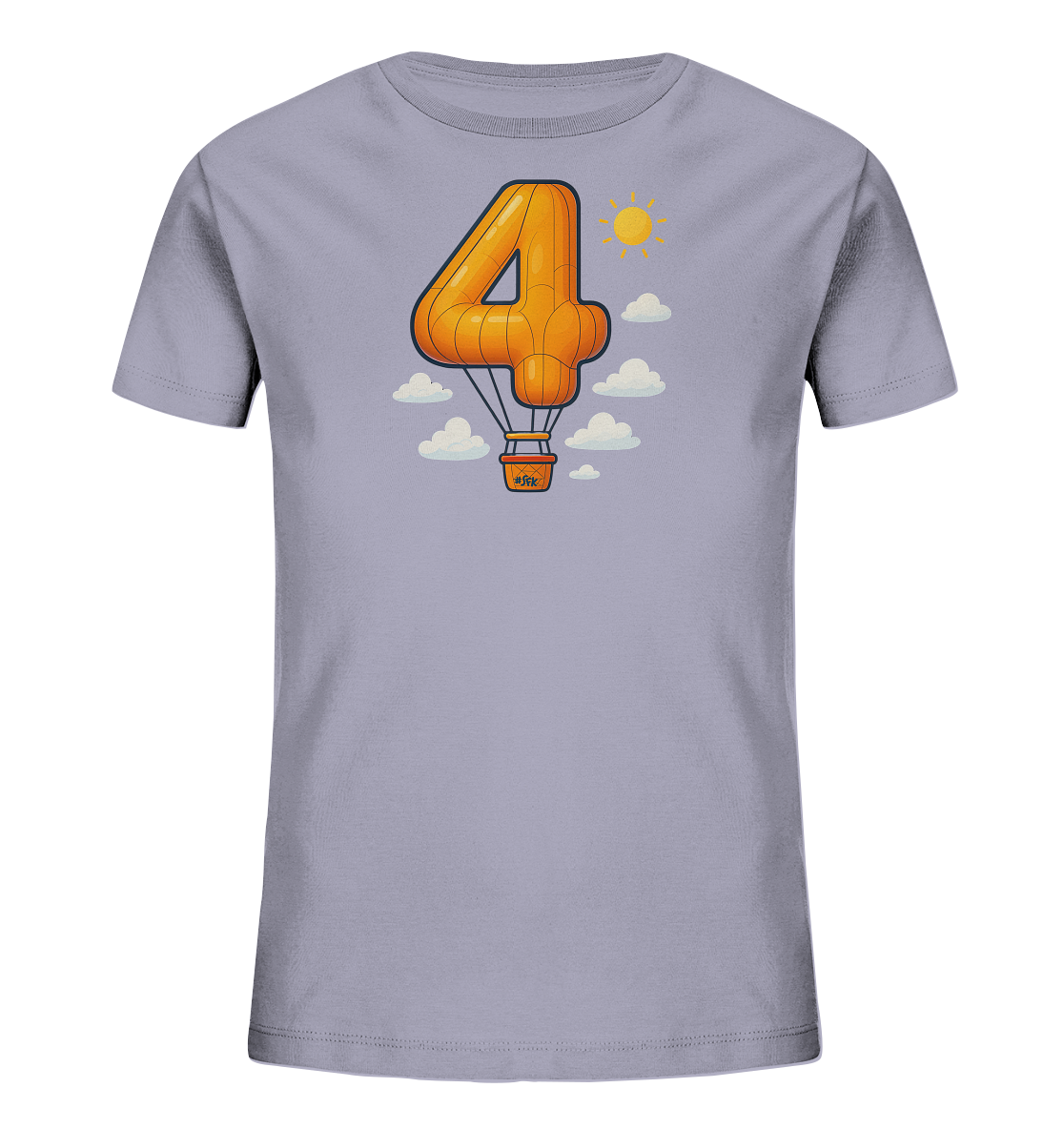 Onlineshop Shirts fuer Kinder - Auf einem hellen T-Shirt ist eine Grafik der Zahl 4 abgebildet. Die Vier ist als orangefarbener Heissluftballon gestaltet, der von Wolken umgeben ist. Im Hintergrund scheint eine gelbe Sonne. Das Motiv wirkt luftig und kindgerecht.