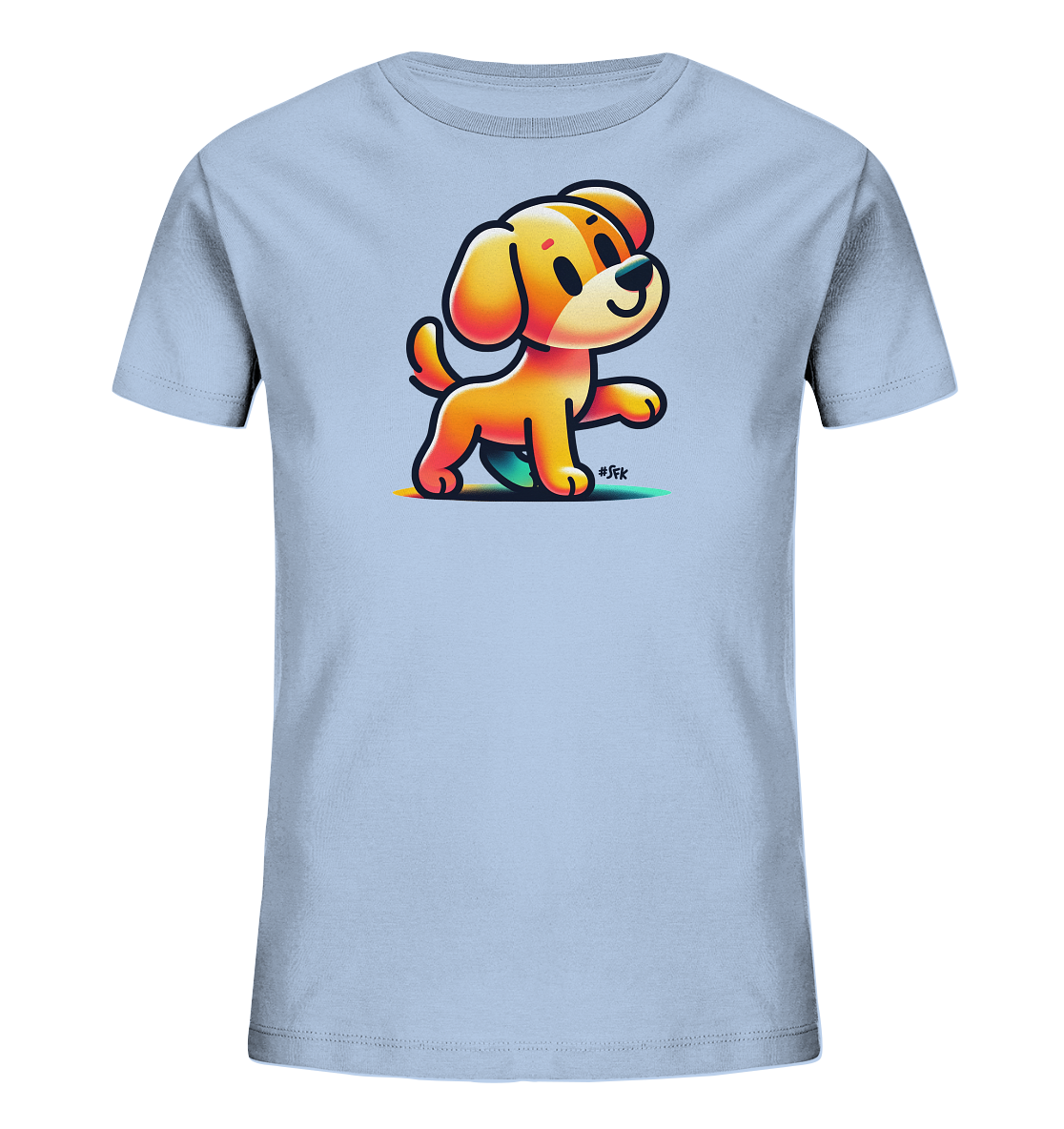 Onlineshop Shirts fuer Kinder - Das Bild zeigt ein hellblaues Kinder-T-Shirt mit einer farbenfrohen Illustration eines kleinen Hundes auf der Vorderseite. Der Hund im Cartoon-Stil hat orangefarbenes Fell und grosse Ohren. Er ist dabei dargestellt, einen Schritt nach vorne zu machen und hat einen freundlichen Ausdruck. Unter dem Hund befindet sich eine bunte, schattenartige Flaeche.