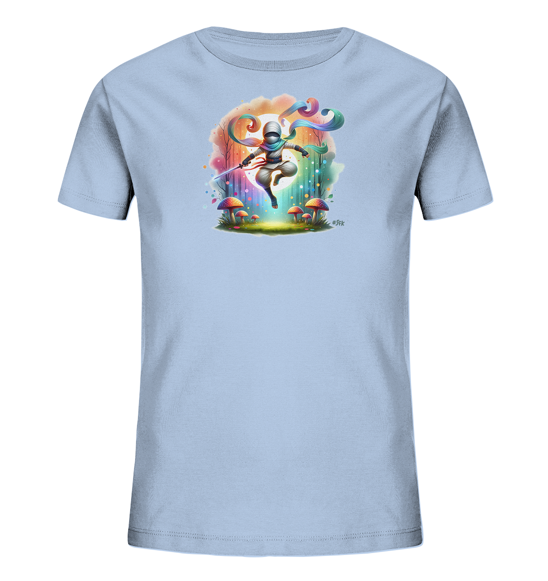 Onlineshop Shirts fuer Kinder - Das T-Shirt zeigt eine dynamische Illustration eines Charakters in einem weissen Anzug, der springt und ein Schwert haelt. Bunte Schals wehen hinter dem Charakter, der sich vor einem strahlenden Licht und Baeumen befindet. Im Vordergrund sind vier farbenfrohe Pilze zu sehen, die eine maerchenhafte Atmosphaere schaffen. Das Motiv ist detailliert und verwendet leuchtende Farben, die gut auf dem hellblauen Stoff zur Geltung kommen.