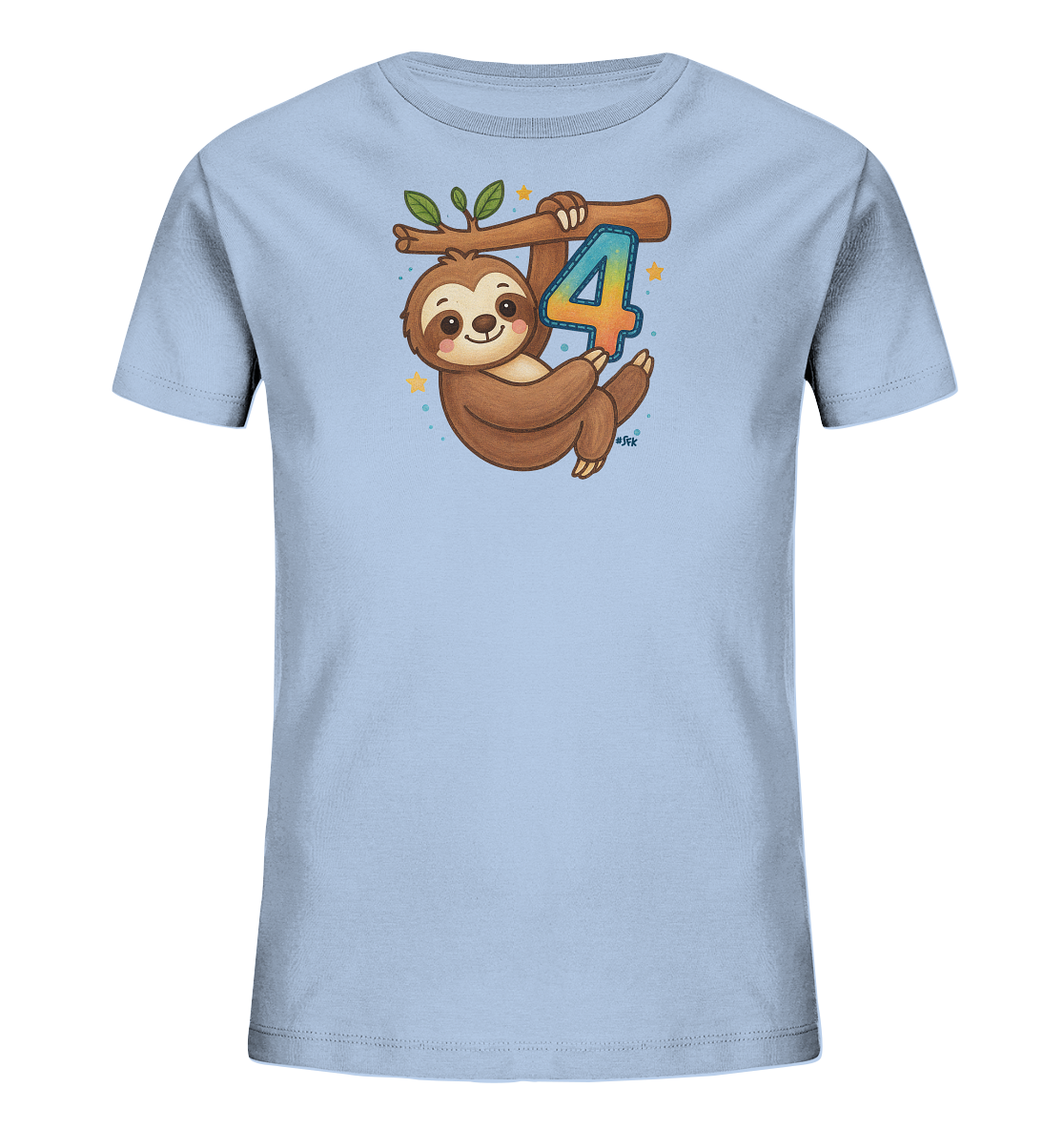 Onlineshop Shirts fuer Kinder - Hellblaues Shirt mit Faultier, das an Ast haengt und bunte Zahl 4 haelt. Kleine Sterne und Punkte umgeben das Motiv.