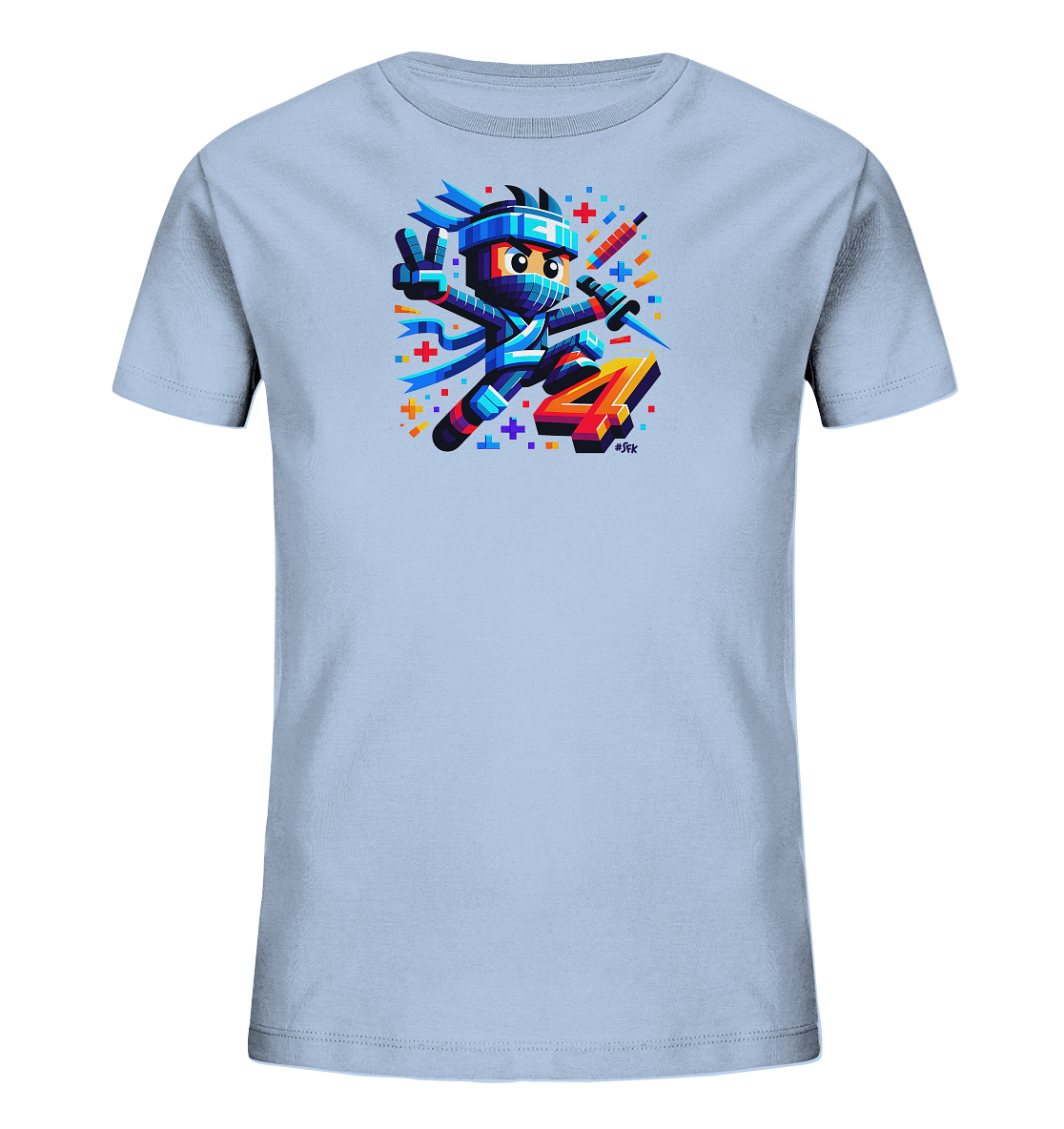 Onlineshop Shirts fuer Kinder - Das Bild zeigt ein hellblaues T-Shirt mit einem farbenfrohen Motiv auf der Vorderseite. Ein dynamischer, cartoonhafter Charakter im Ninja-Stil springt in der Mitte, haelt ein Schwert und macht ein Friedenszeichen. Neben dem Charakter ist eine grosse Zahl 4 in lebendigen Farben abgebildet. Das Design ist modern, detailreich und verwendet geometrische Formen.