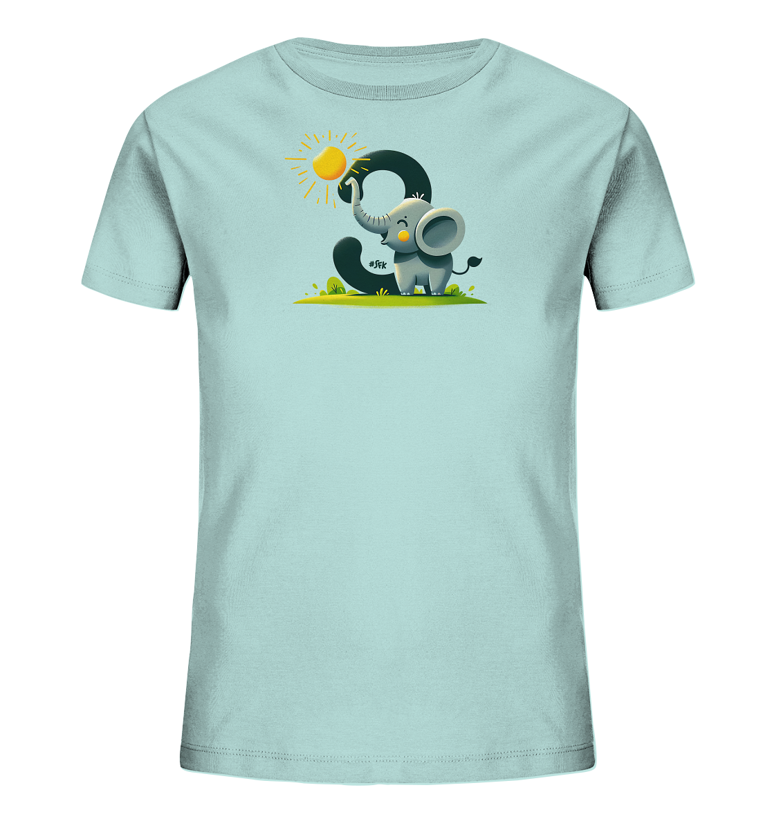 Onlineshop Shirts fuer Kinder - Das Bild zeigt ein hellblaues T-Shirt mit einem niedlichen Cartoon-Elefanten. Der Elefant steht auf Gras neben der Zahl Drei und reicht mit dem Ruessel zur Sonne. Das Design ist froehlich und farbenfroh.